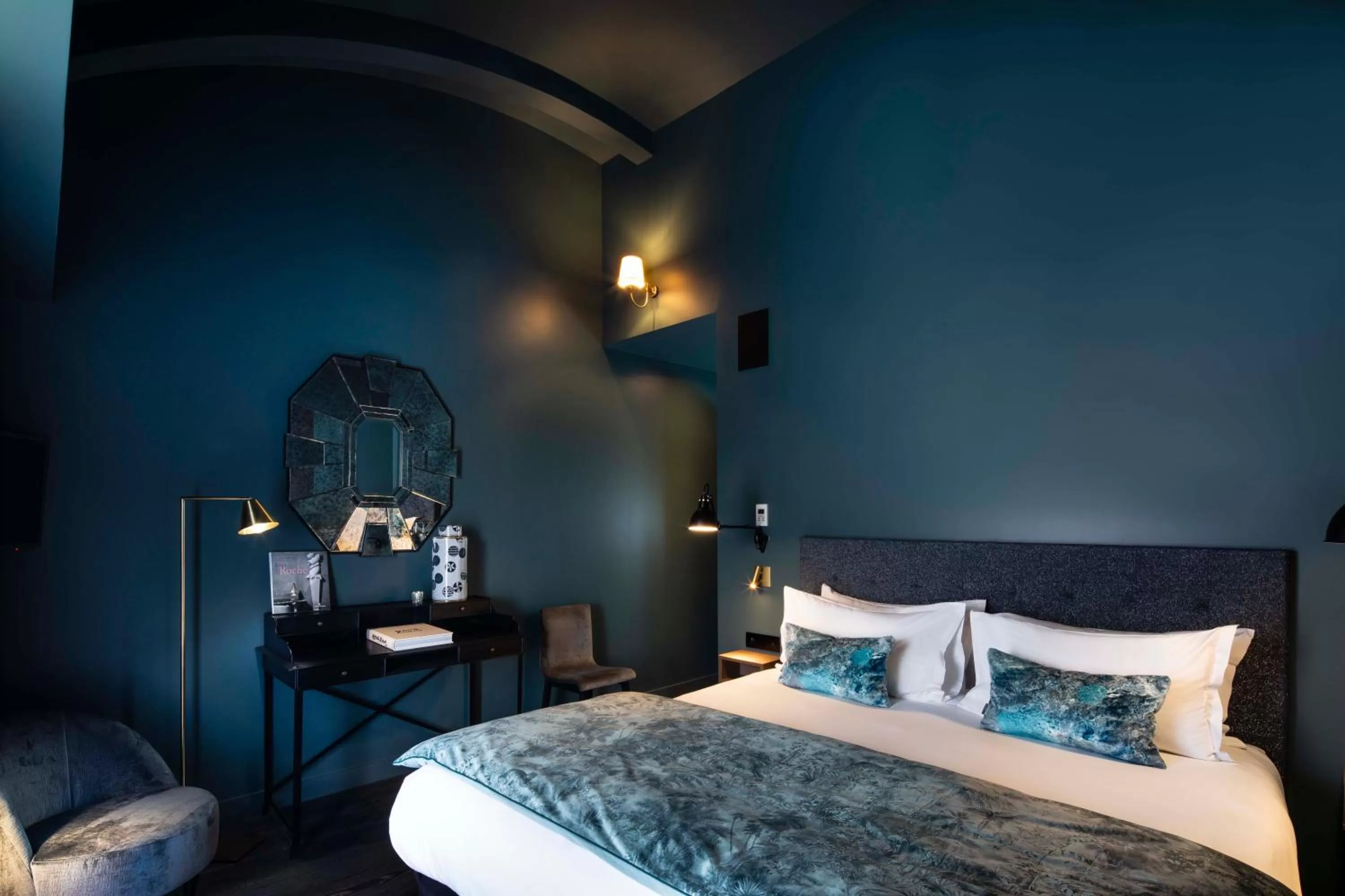 Bedroom, Bed in Le Rayz Vendome