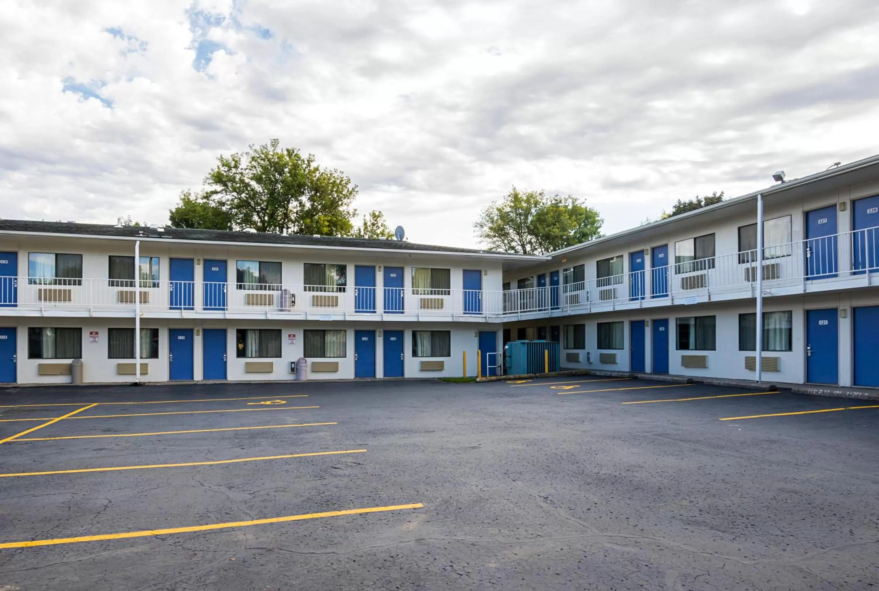Facade/entrance in Motel 6-Rochester, MN