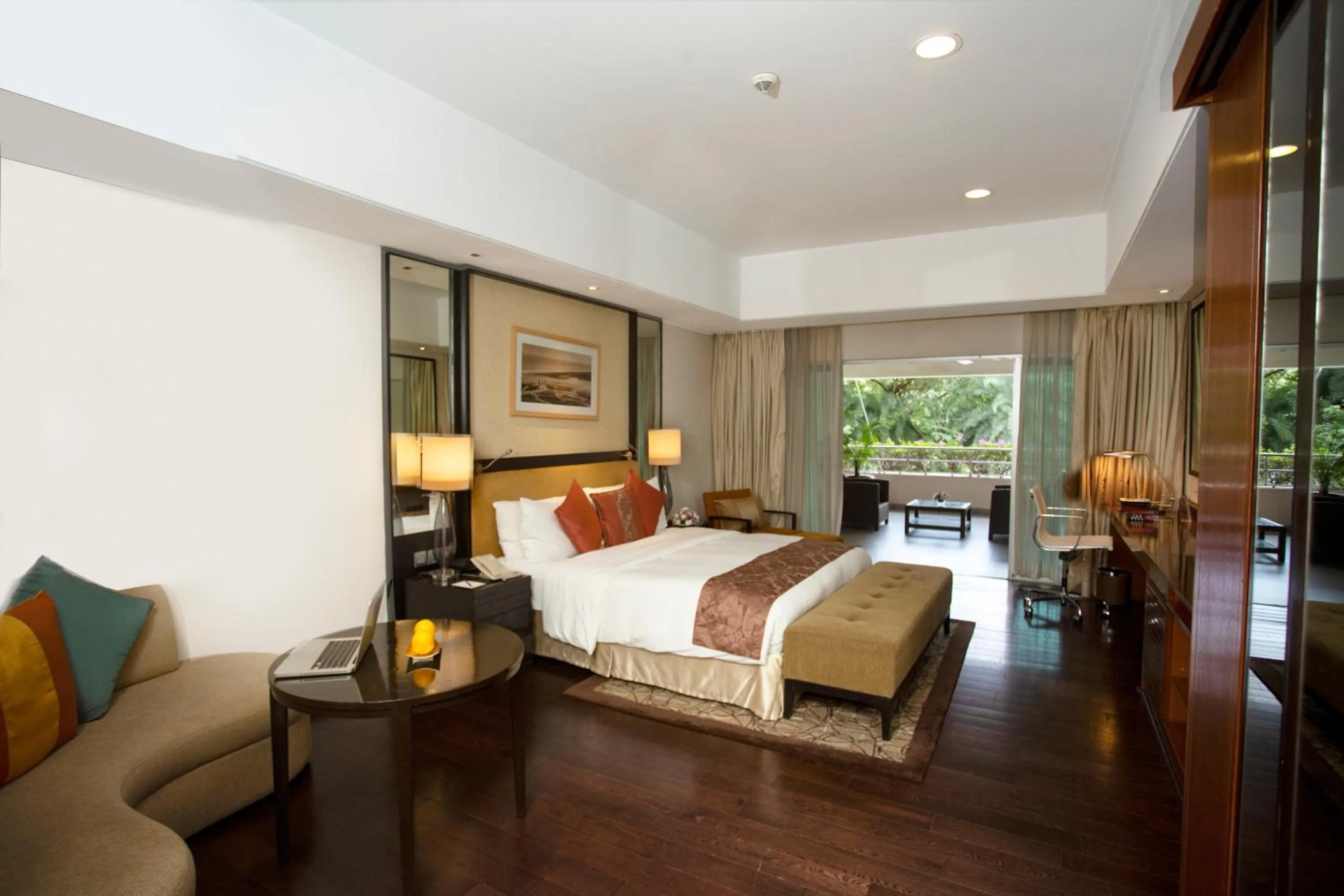 Patio, Bed in Somerset Greenways Chennai