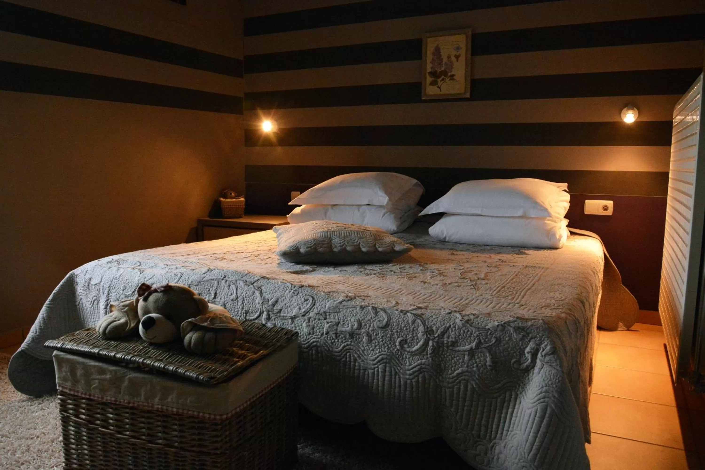 Photo of the whole room, Bed in MARGOT'L