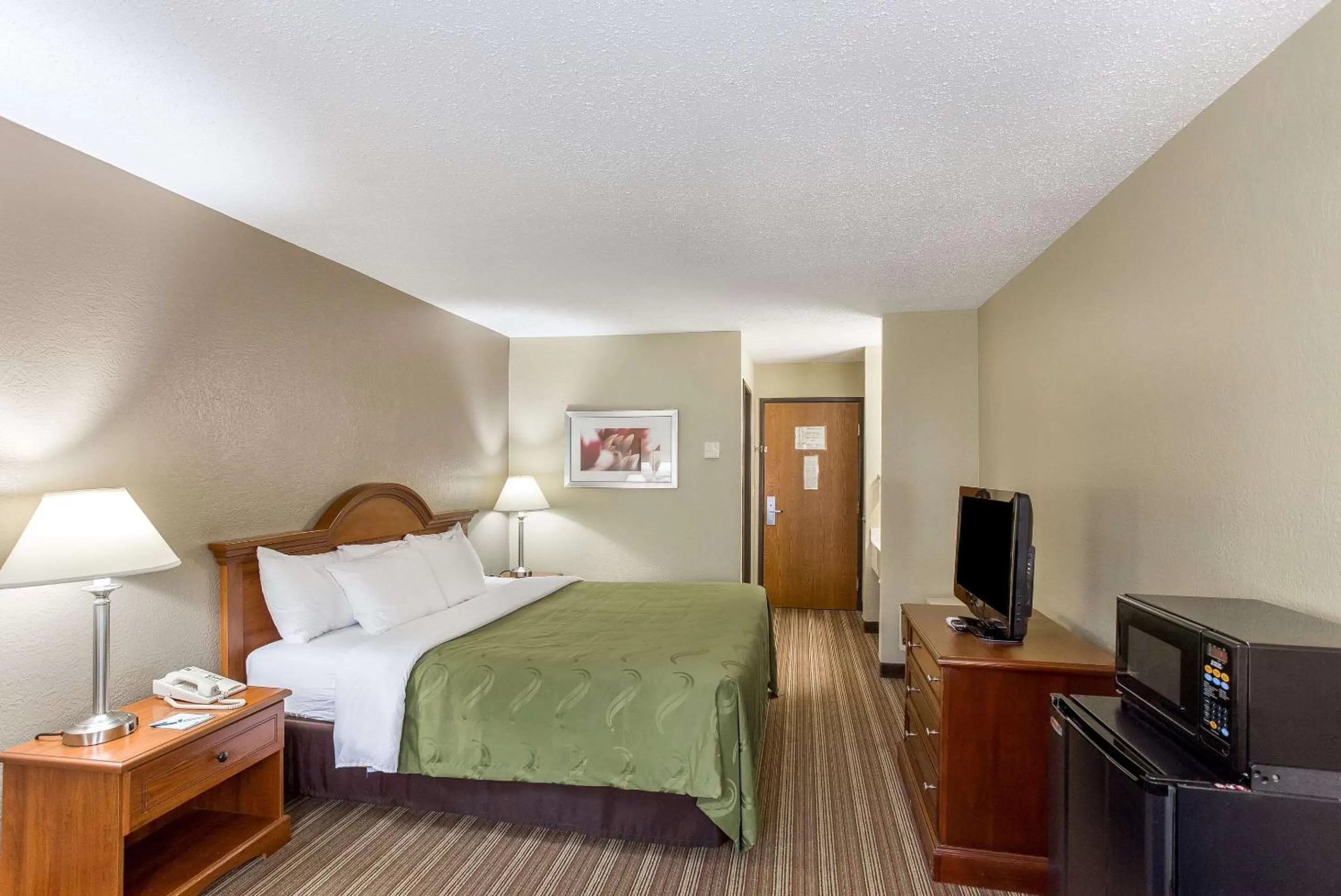 Photo of the whole room, Bed in Quality Inn