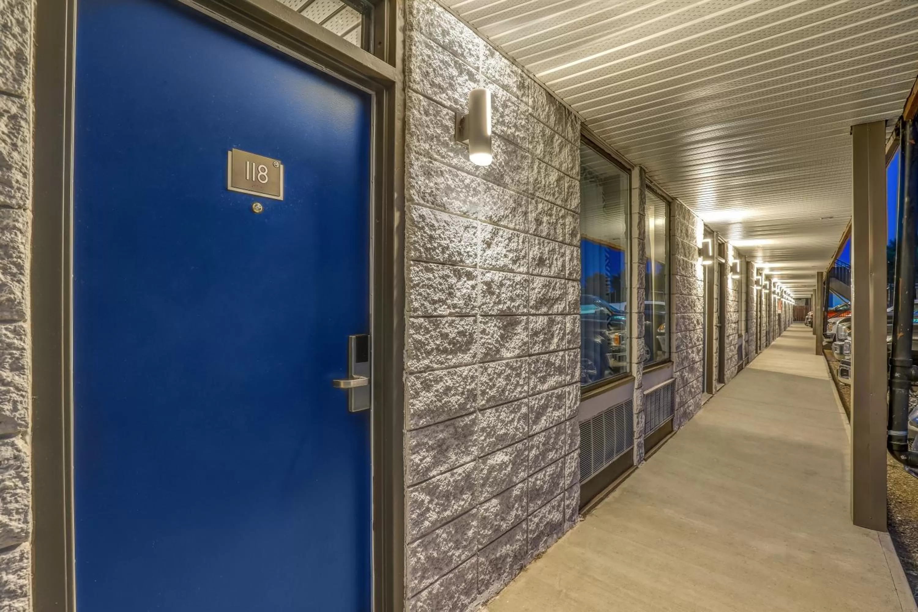 Floor plan in Motel 6 Brooks AB