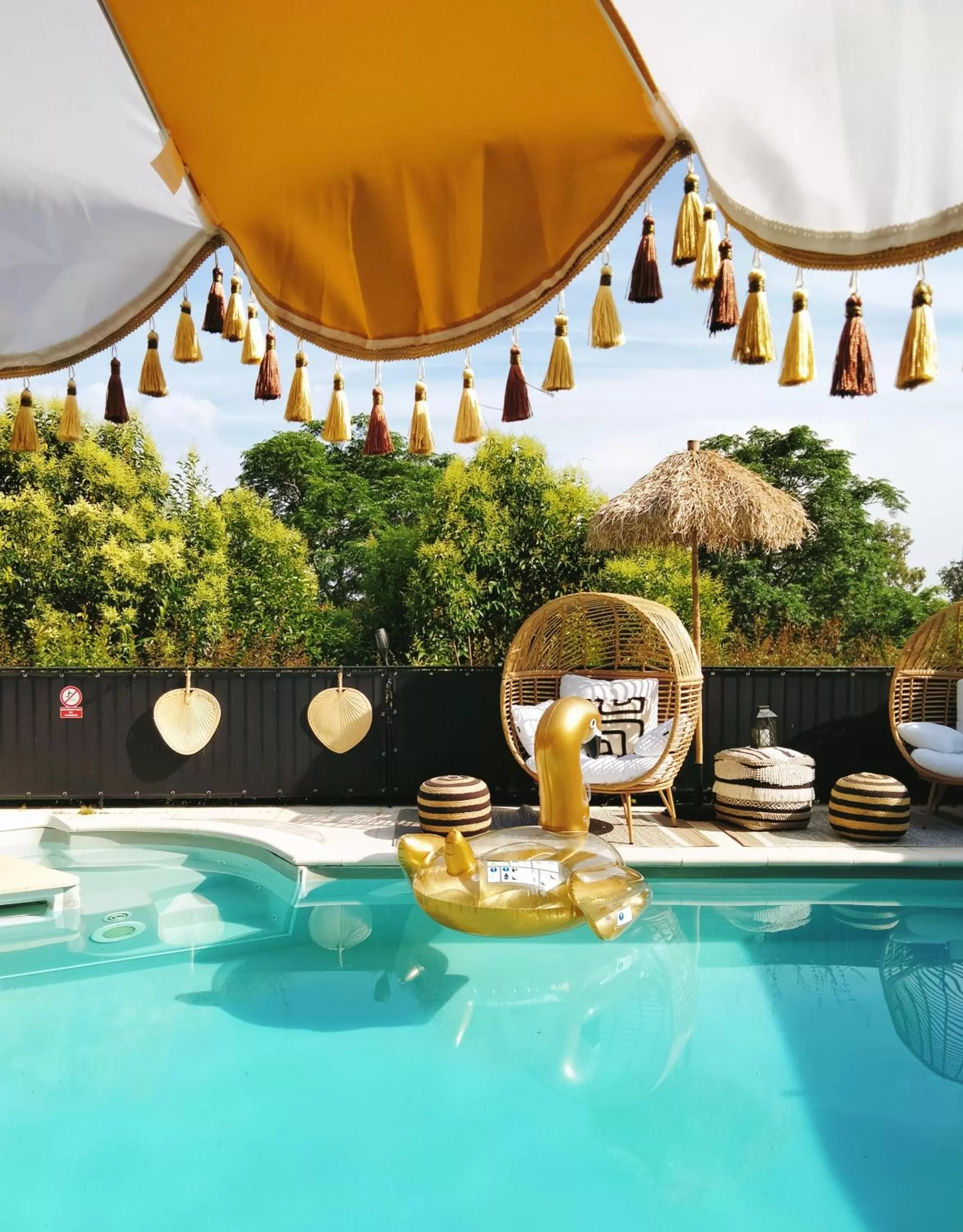 Pool view in Quand la ville dort