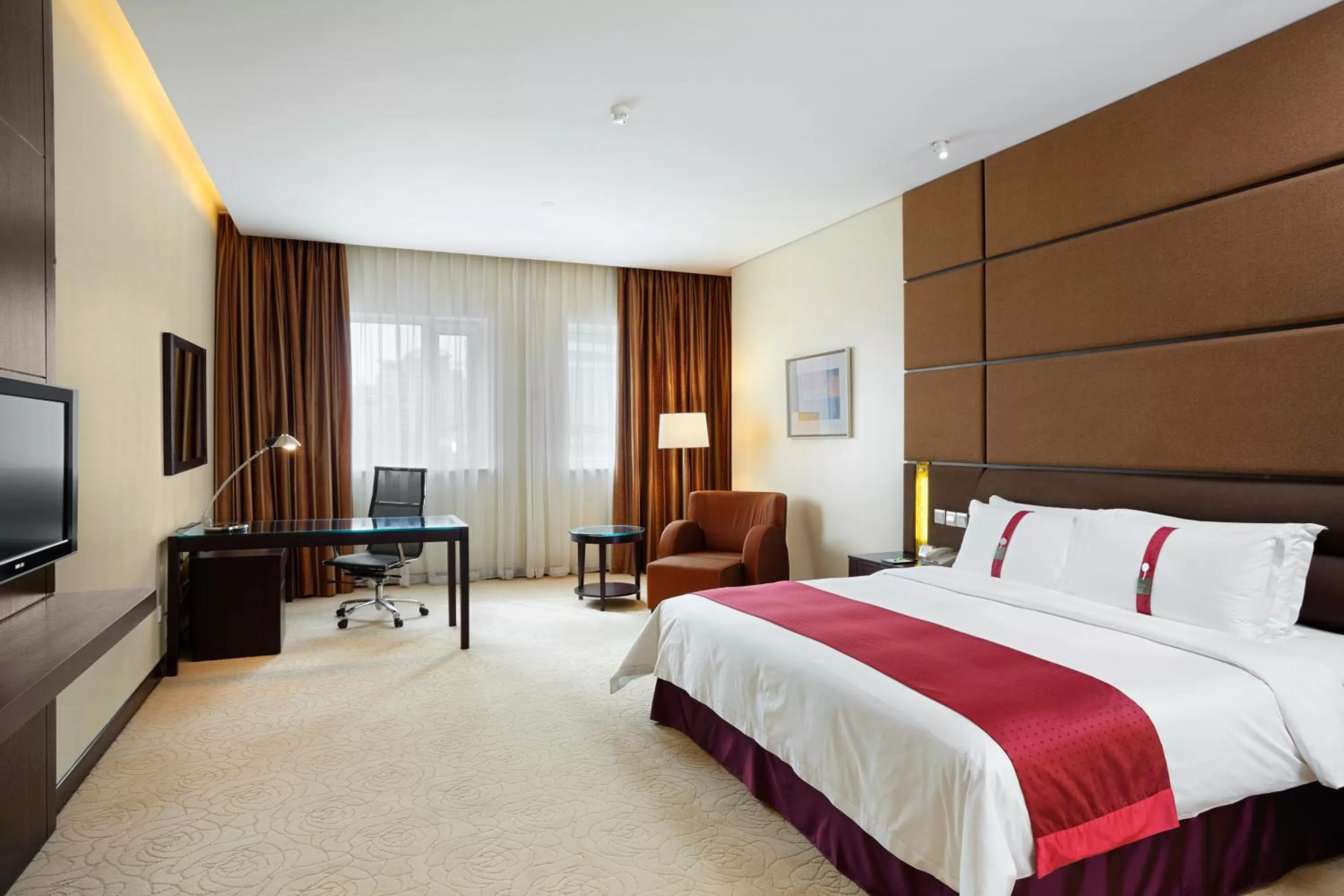 Photo of the whole room, Bed in Holiday Inn Beijing Chang An West by IHG