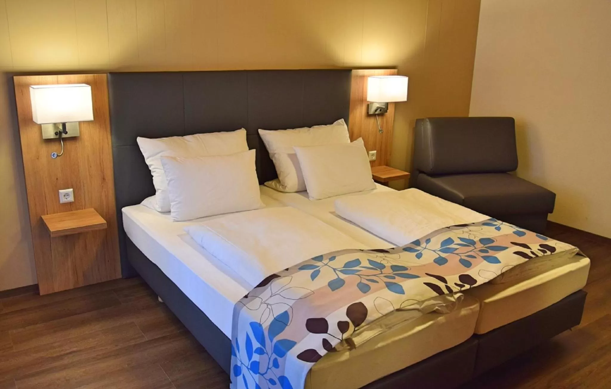 Bedroom, Bed in Cafe-Hotel Altreuter