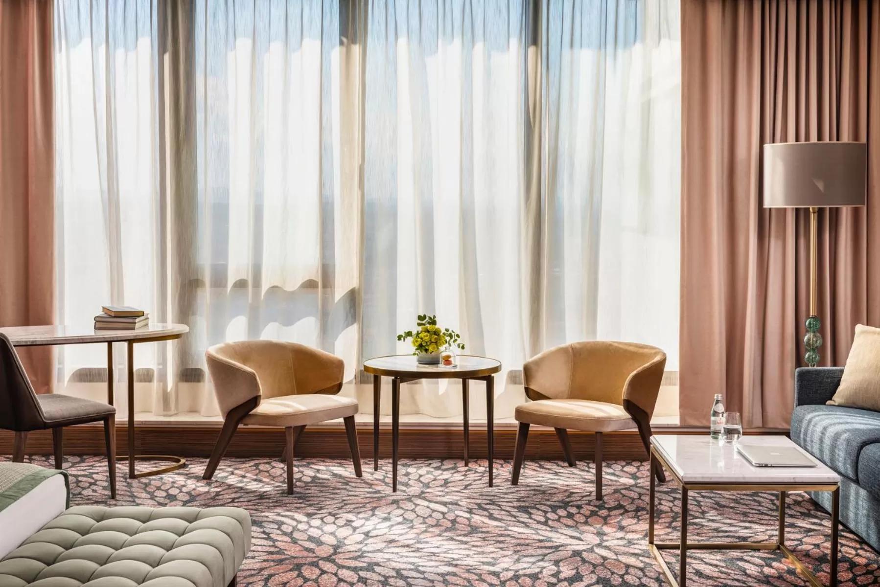 Seating area in Grand Hotel Millennium Sofia