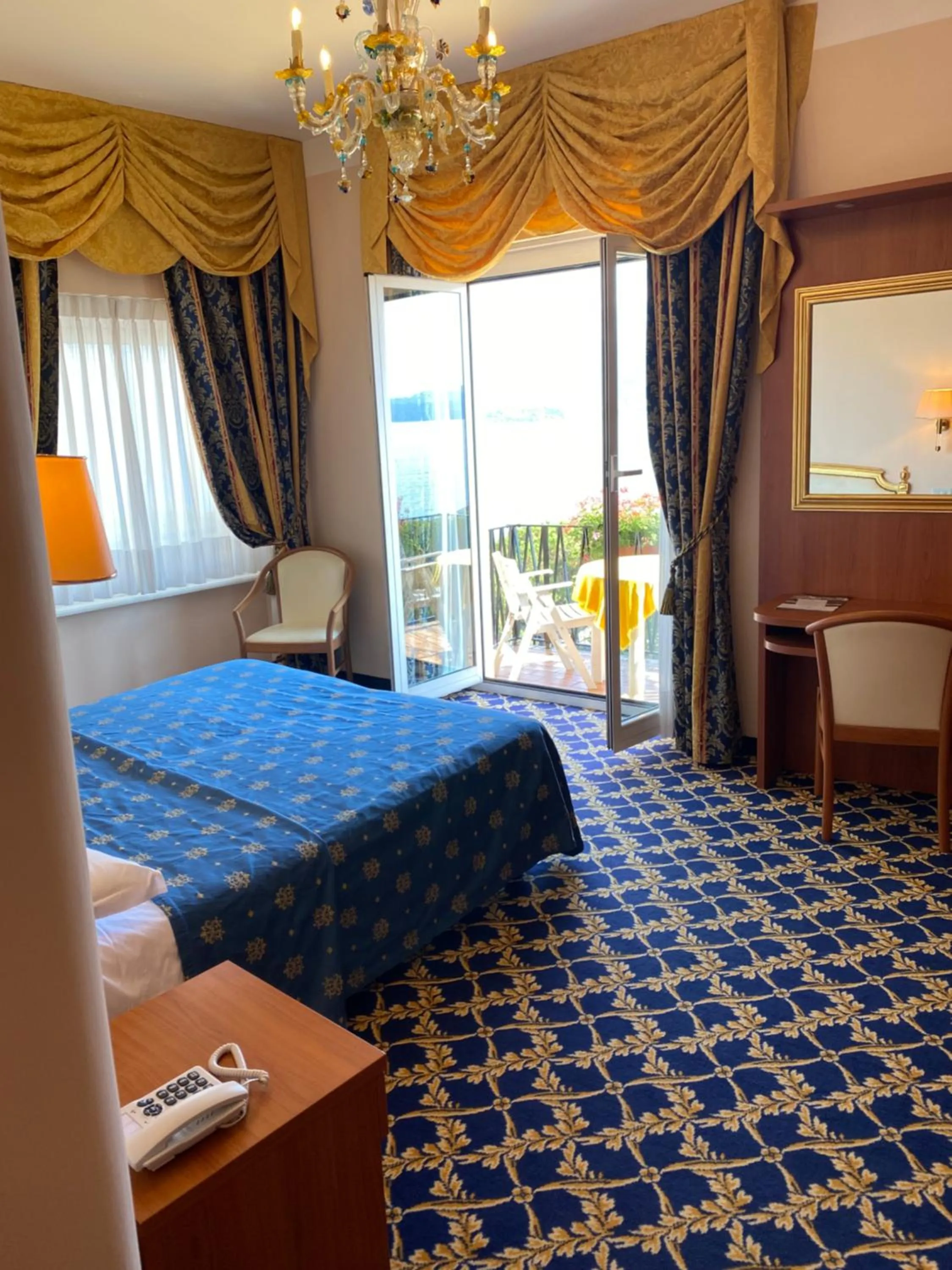 View (from property/room), Bed in Hotel Milan Speranza Au Lac