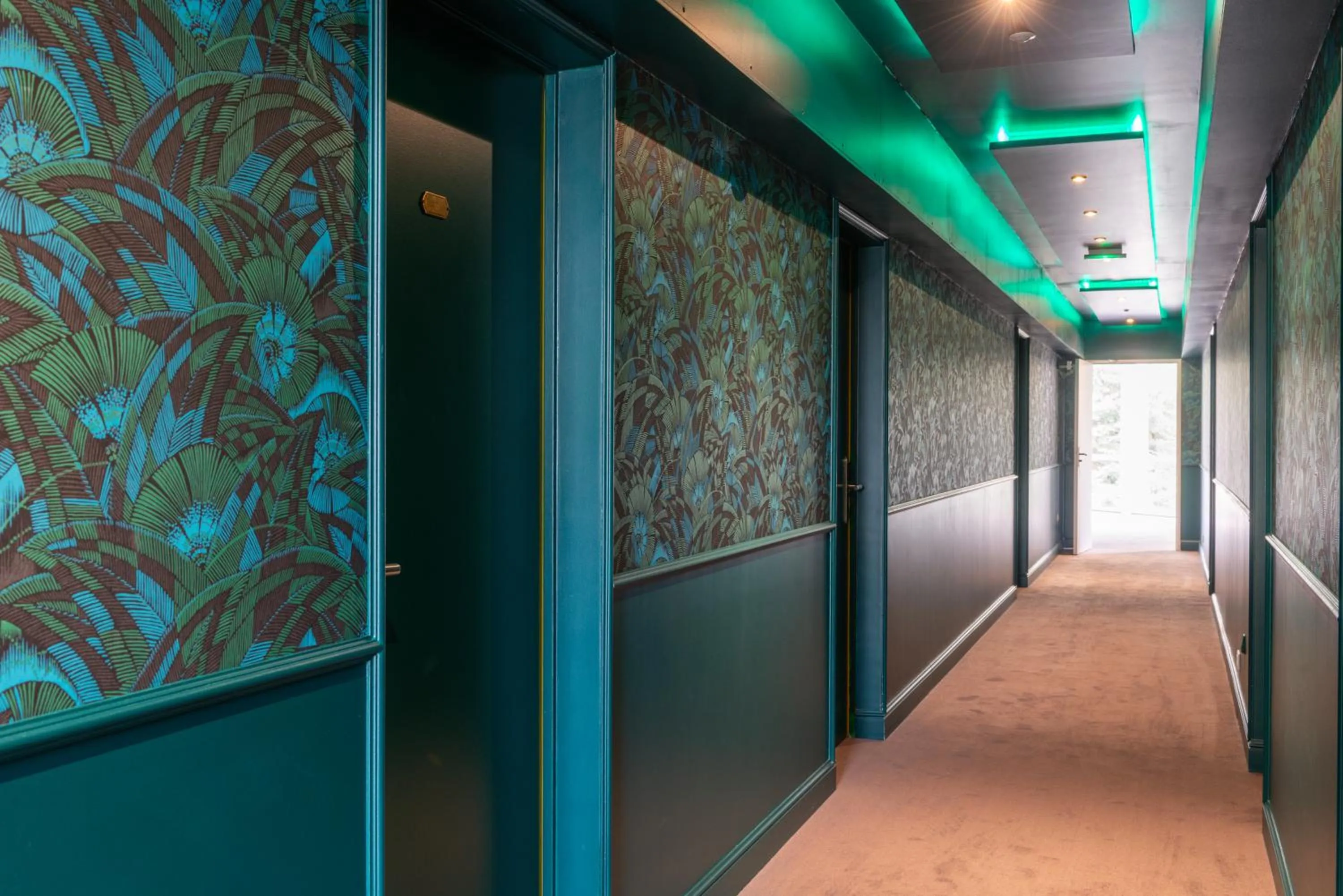 Lobby or reception in The Originals Boutique, Parc Hôtel, Orléans Sud