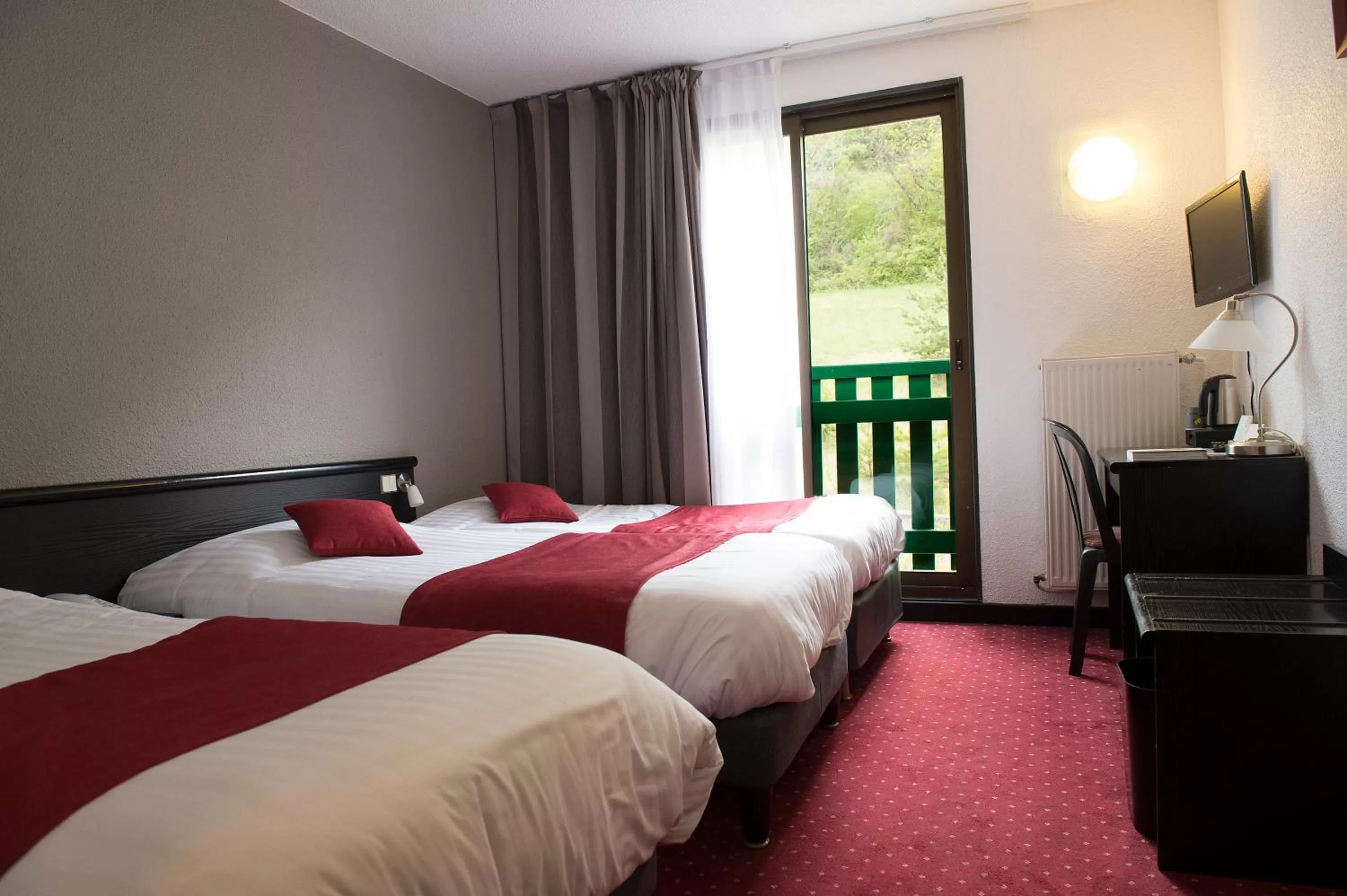 Photo of the whole room, Bed in Logis Murtel