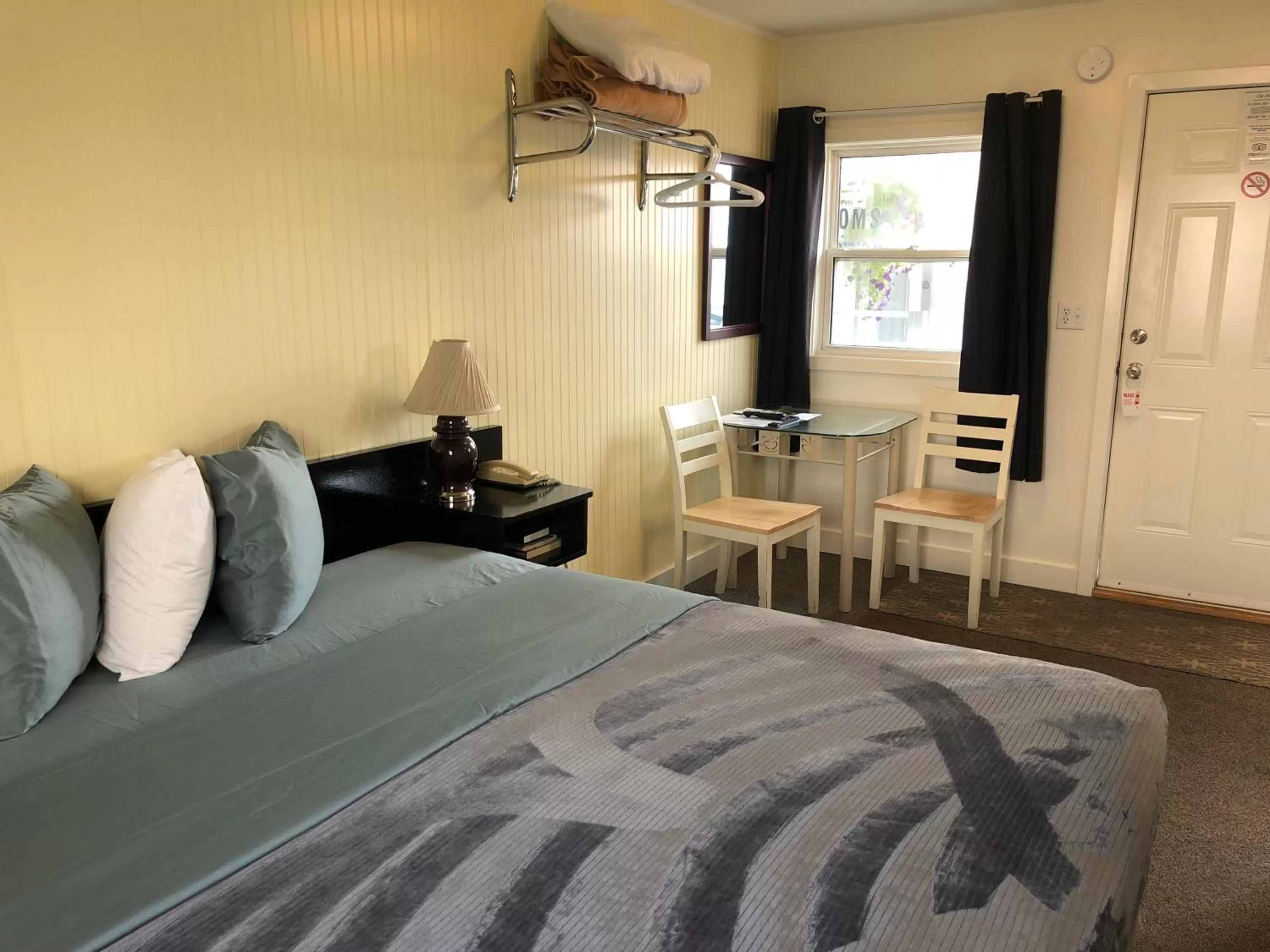 Bed in Creston Valley Motel