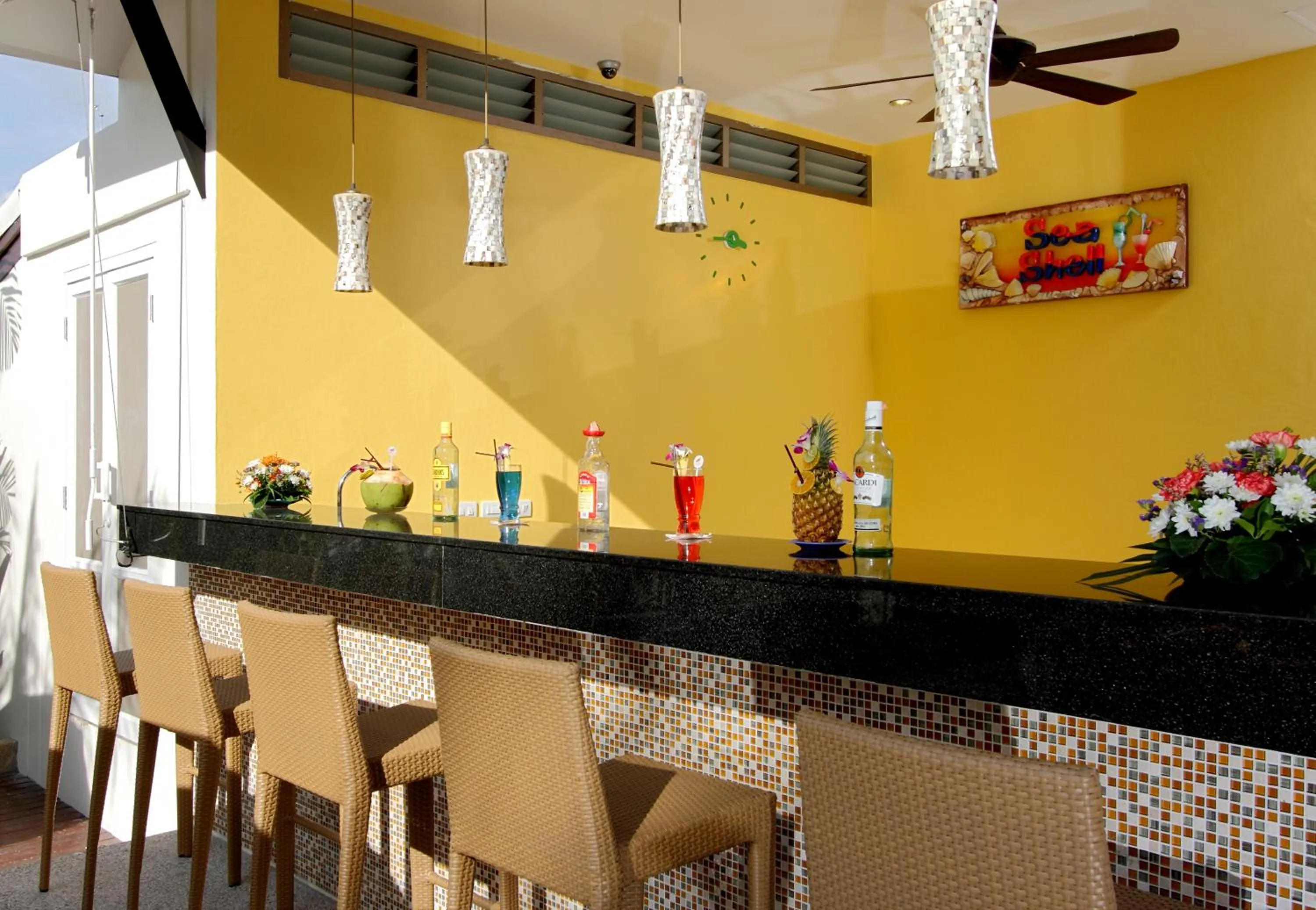 Lounge or bar in Kata Sea Breeze Resort - SHA Plus