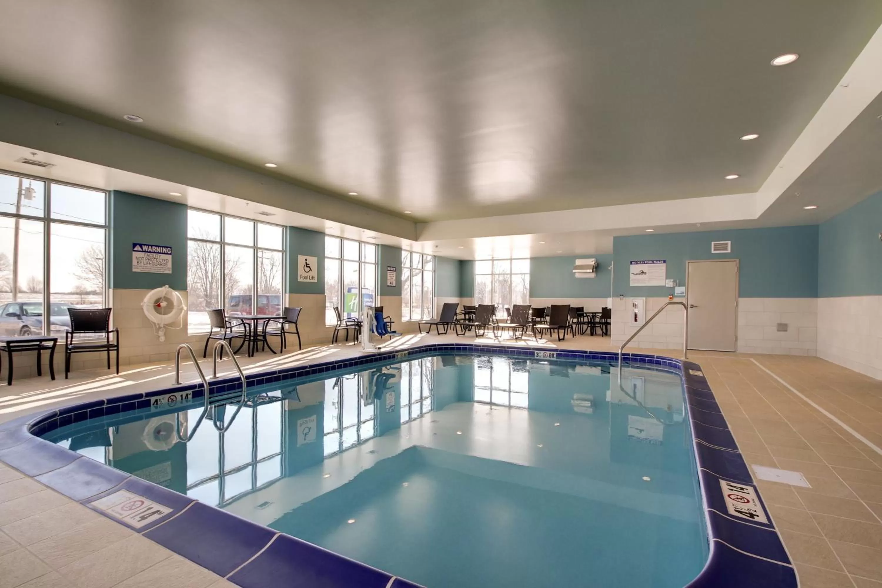 Swimming pool in Holiday Inn Express & Suites Galesburg by IHG