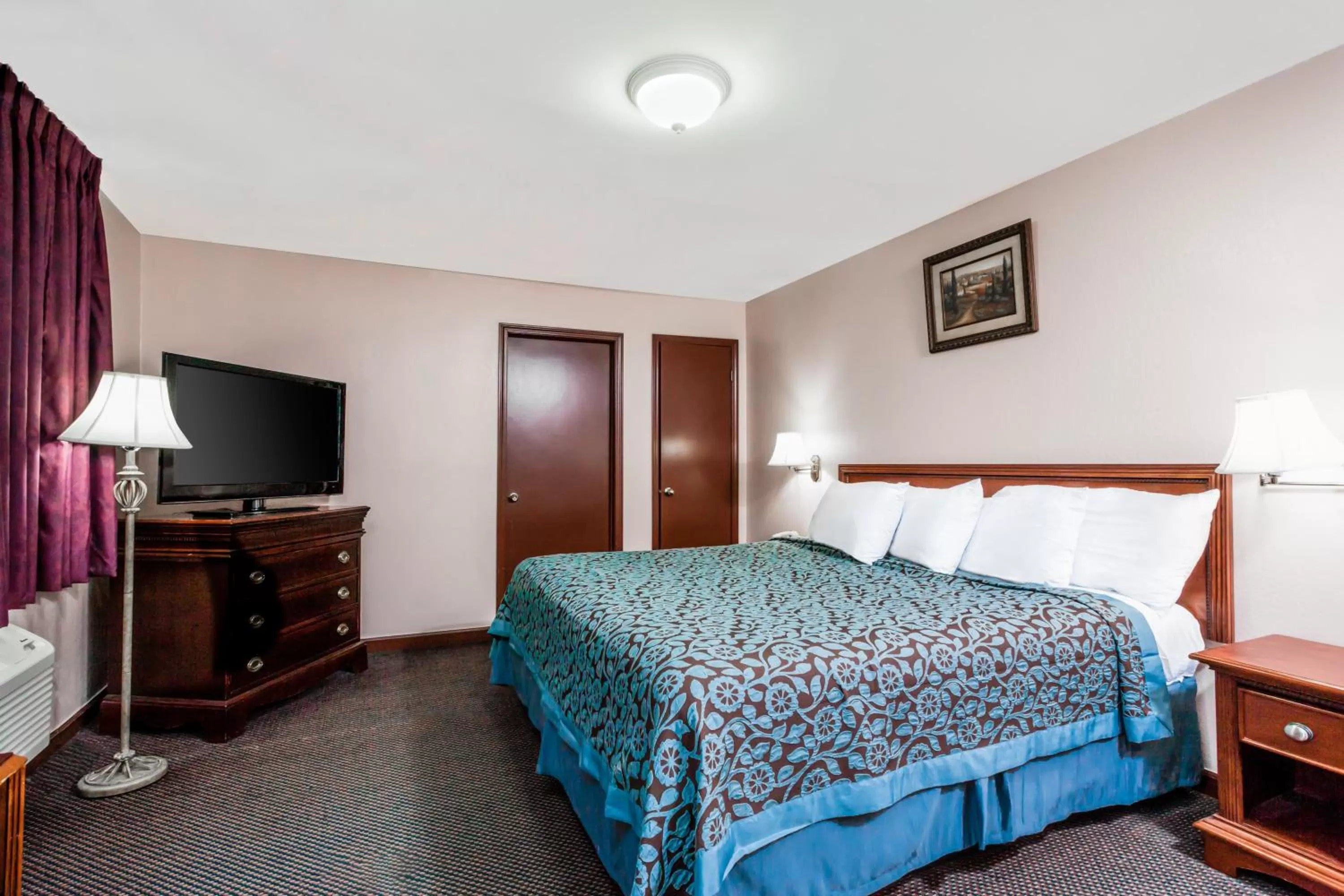 King Room - Mobility Access/Non-Smoking in Days Inn by Wyndham Wurtsboro