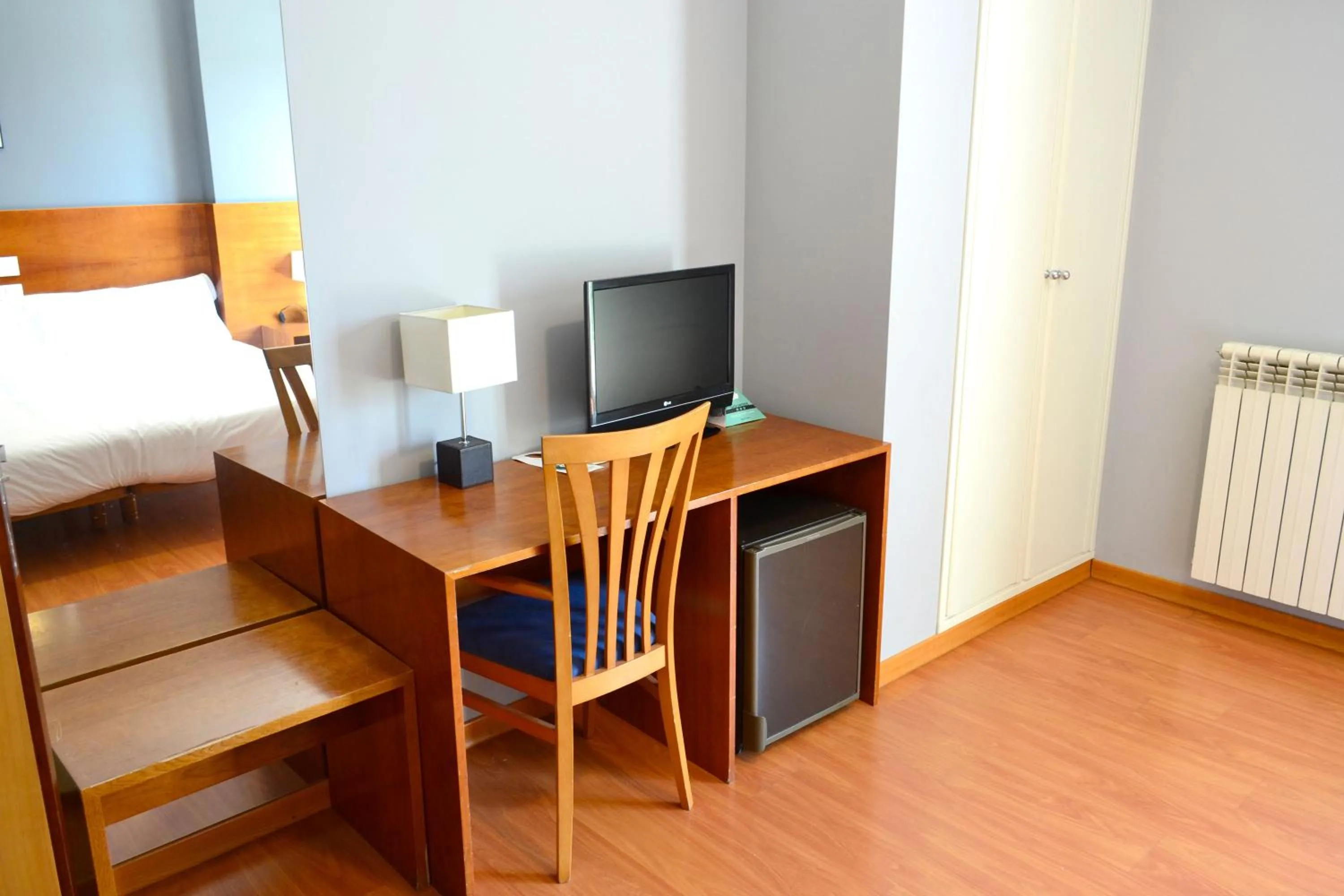 Seating area, Bed in Hotel Alda Ciudad de Soria