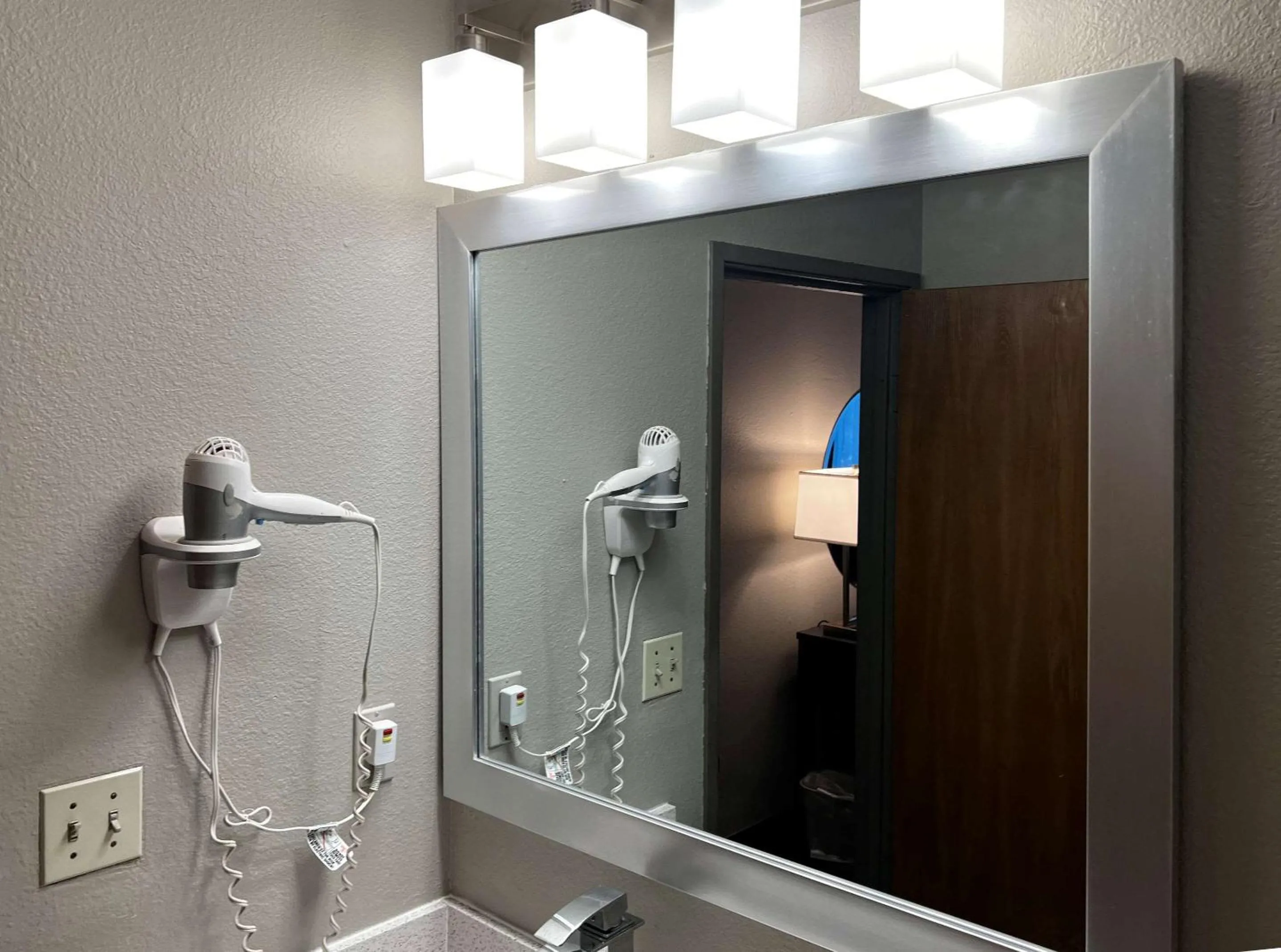 Bedroom, Bathroom in Econo Lodge