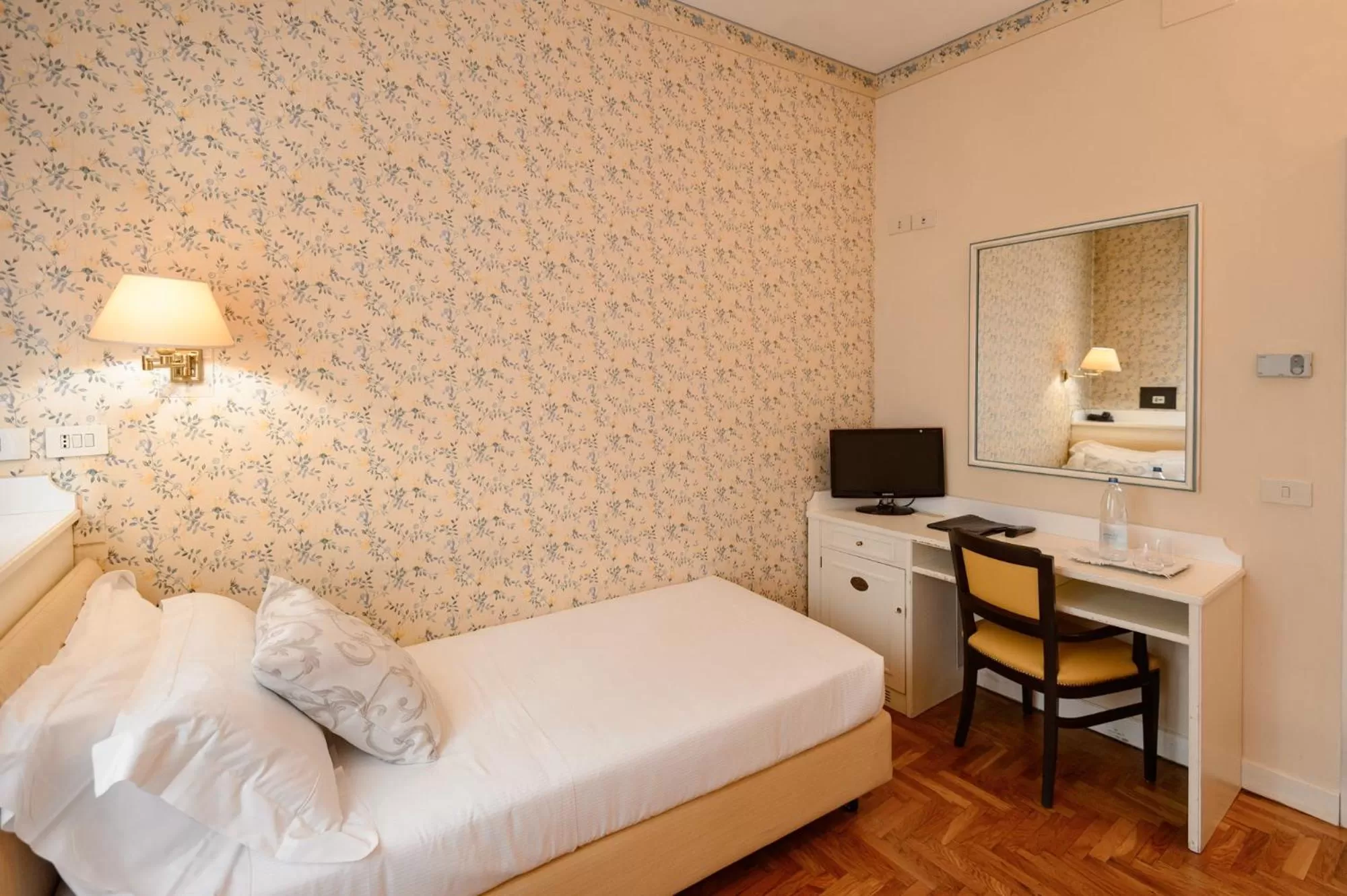 Bed in Hotel Continental