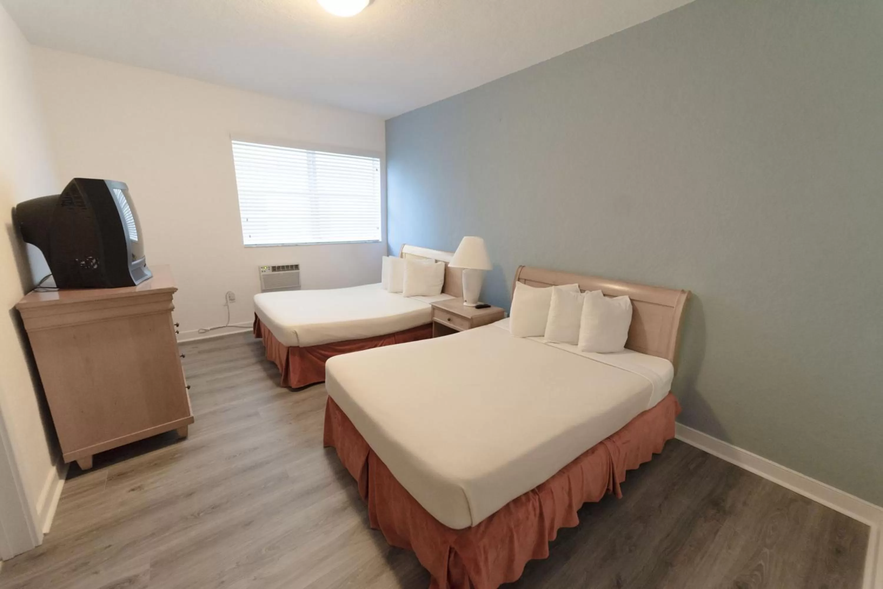 Guests, Bed in Broadmore Miami Beach