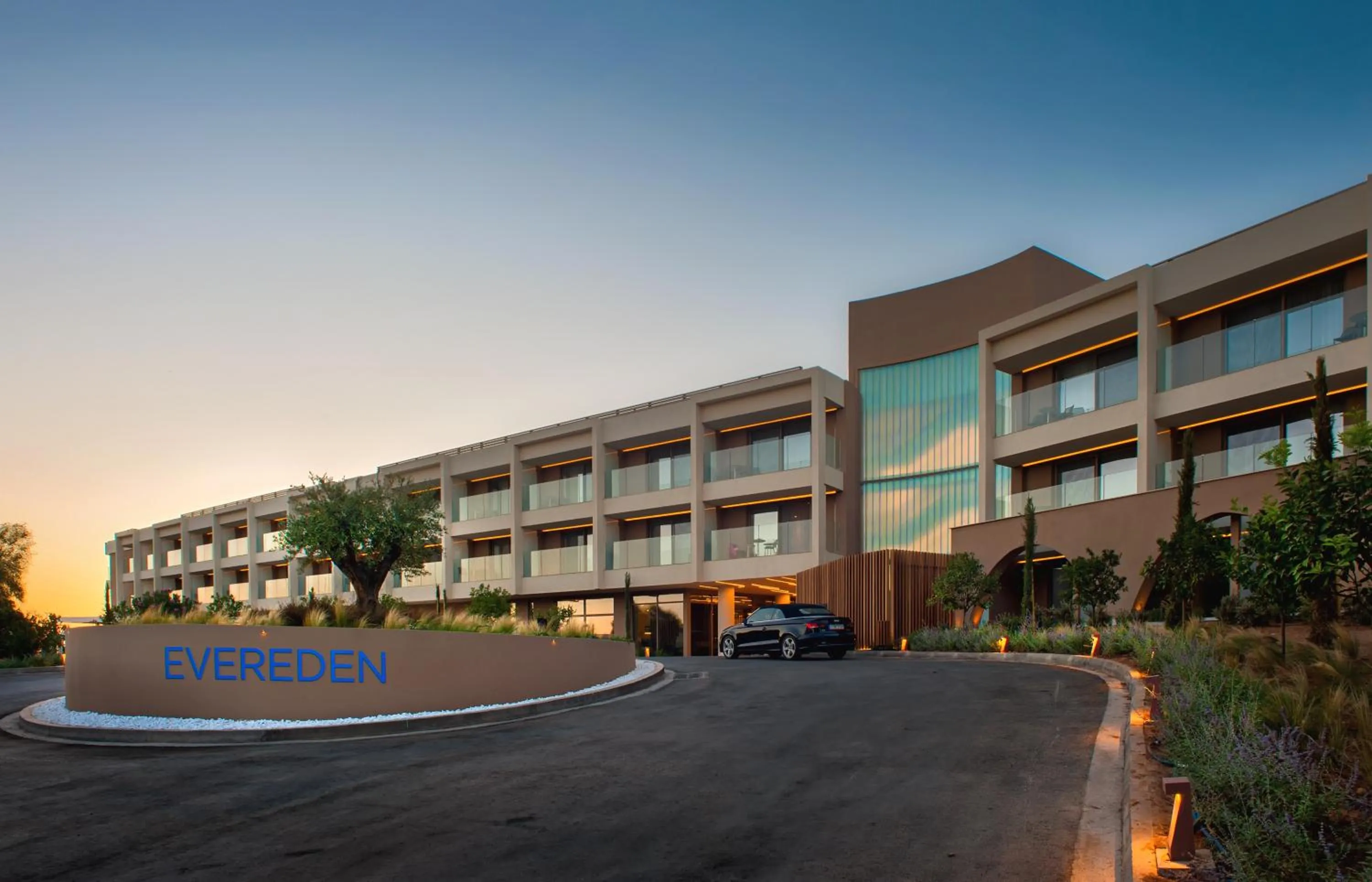 Property building in Vincci EverEden