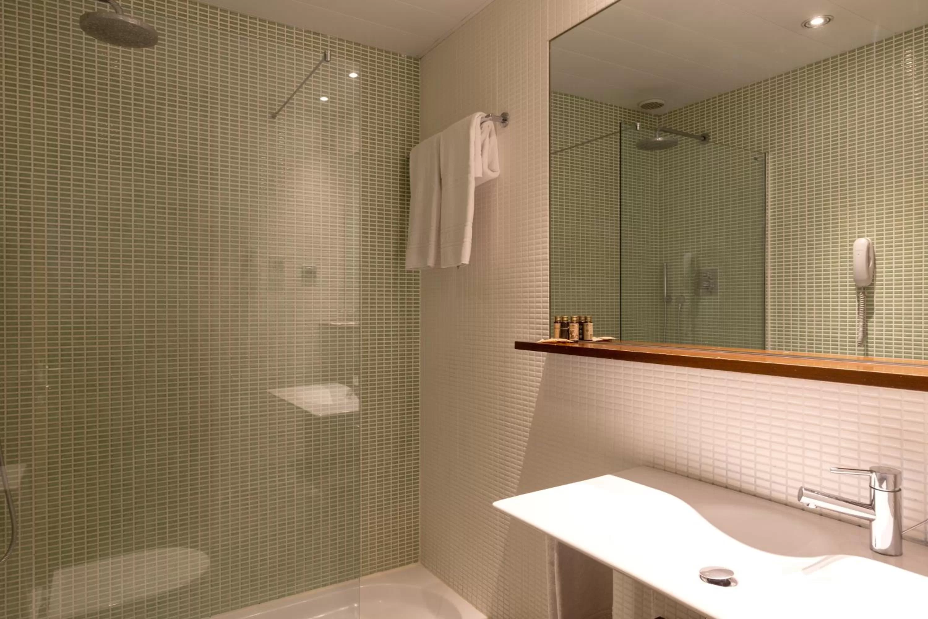 Shower in Onix Liceo