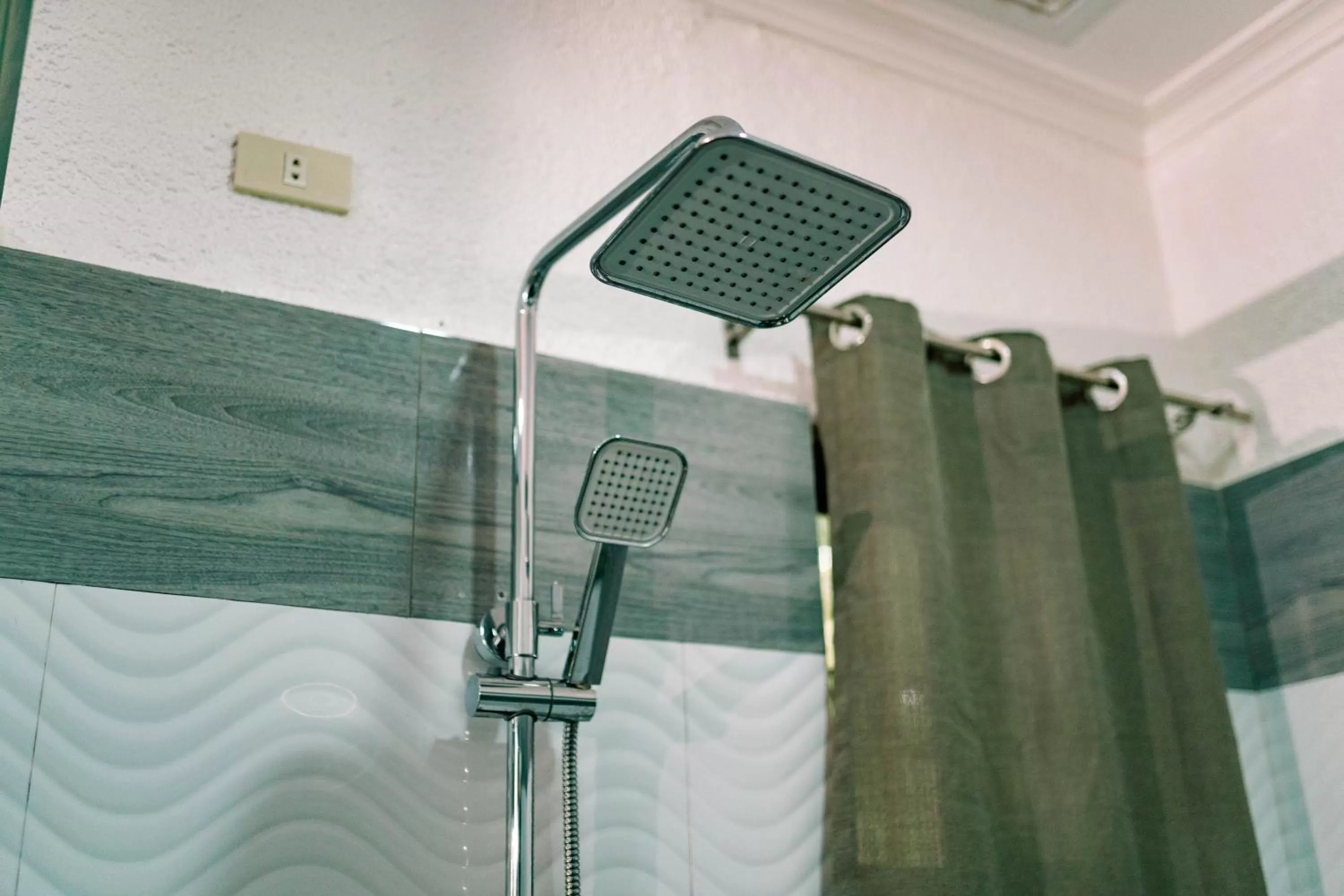 Shower in 3 Peaks Resort & Boutique Hotel