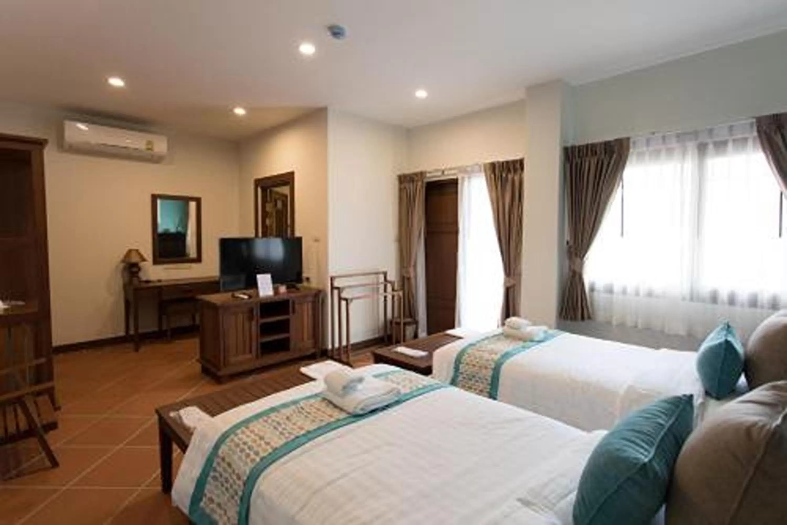 Communal lounge/ TV room, Bed in Villa Sanpakoi