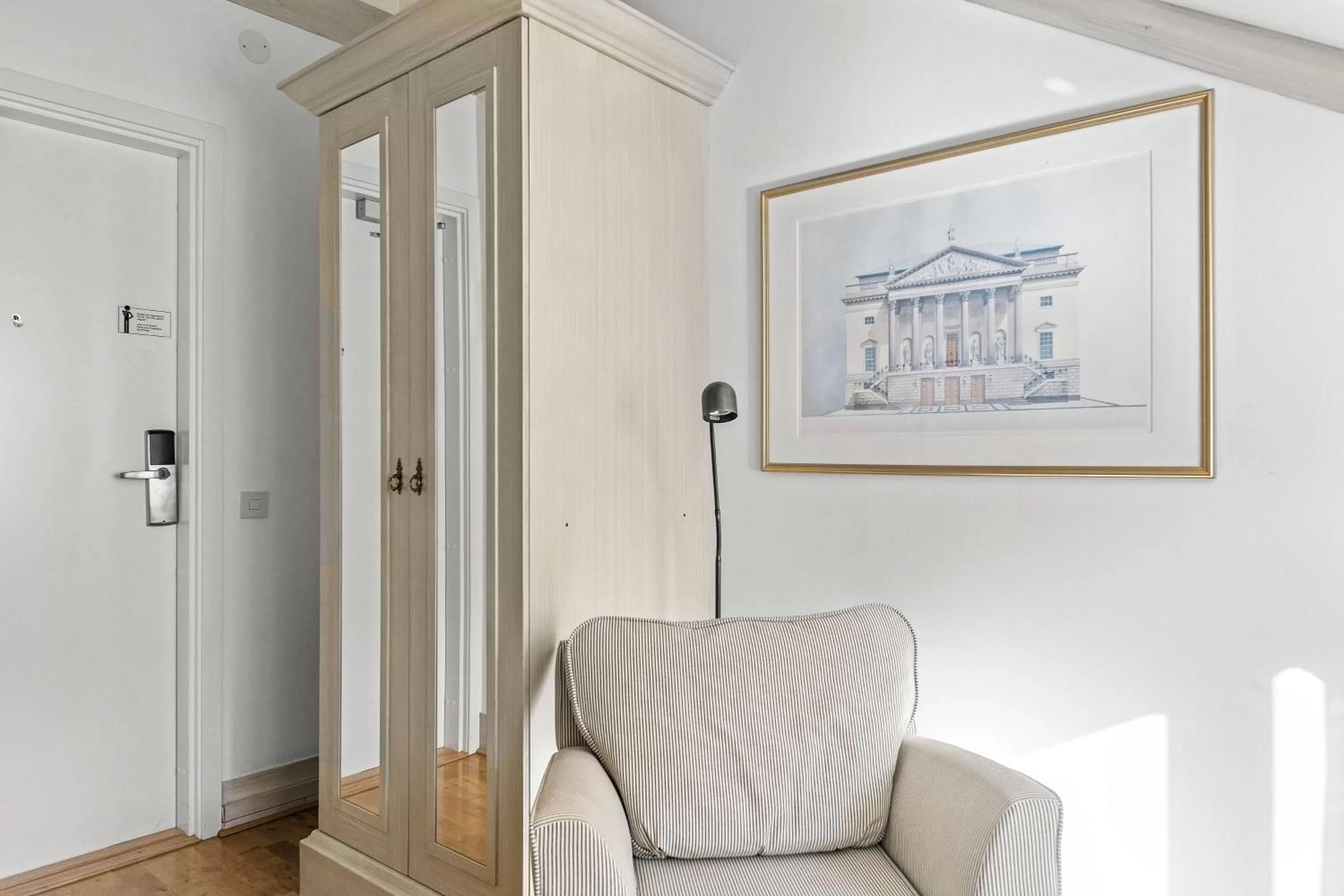 Bedroom in Best Western Plus Edward Hotel