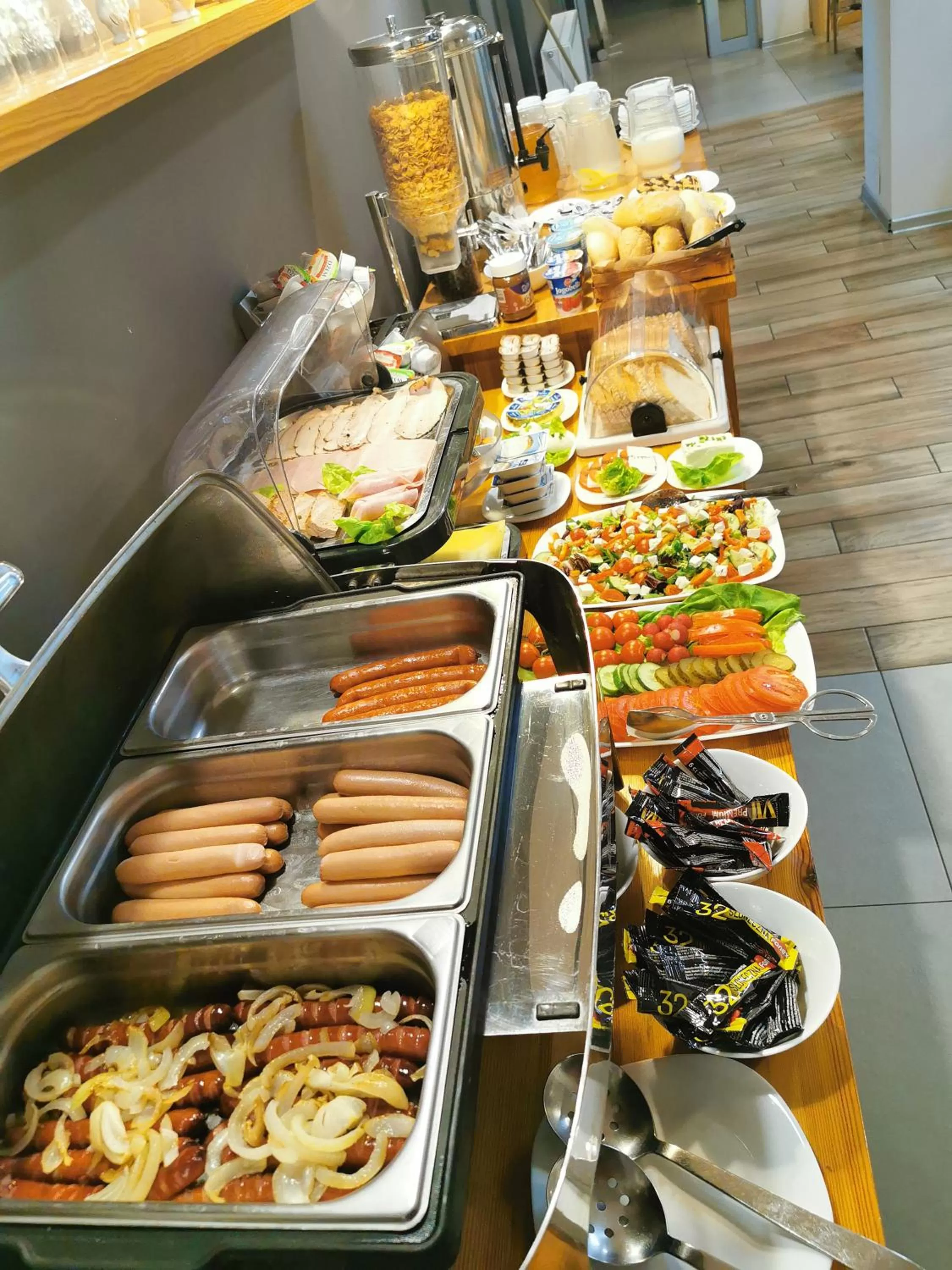 Food and drinks in Hotel Platan