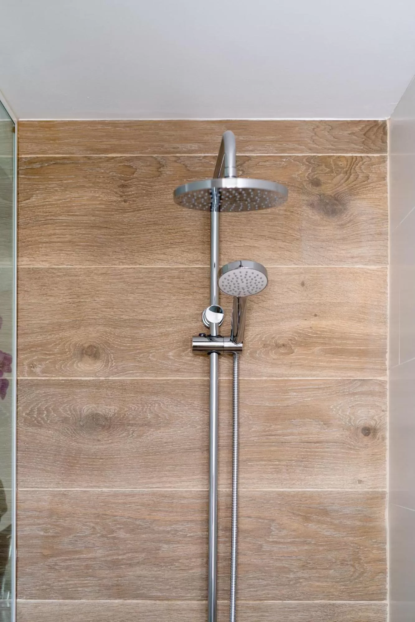 Bathroom in Nazaret Apartments