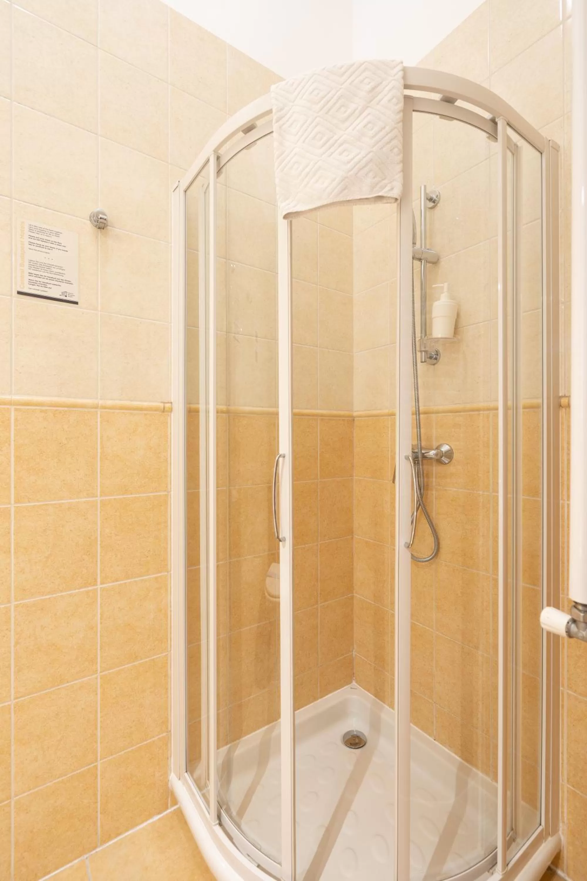 Shower in Budapest Panorama Central