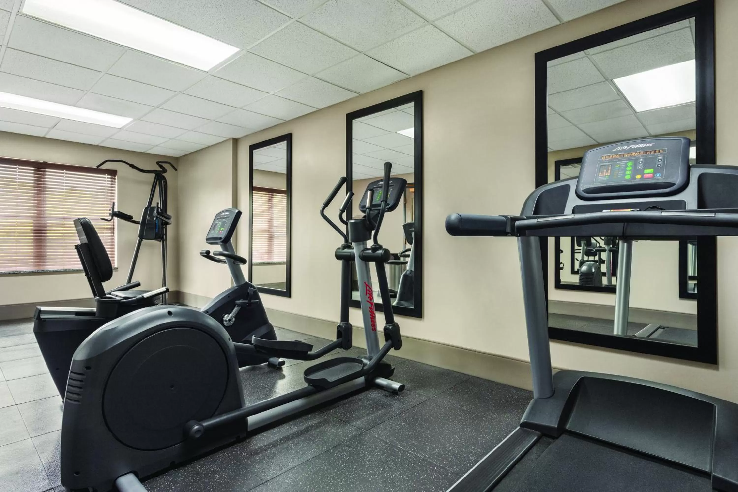 Fitness centre/facilities in Country Inn & Suites by Radisson, Nashville Airport East, TN