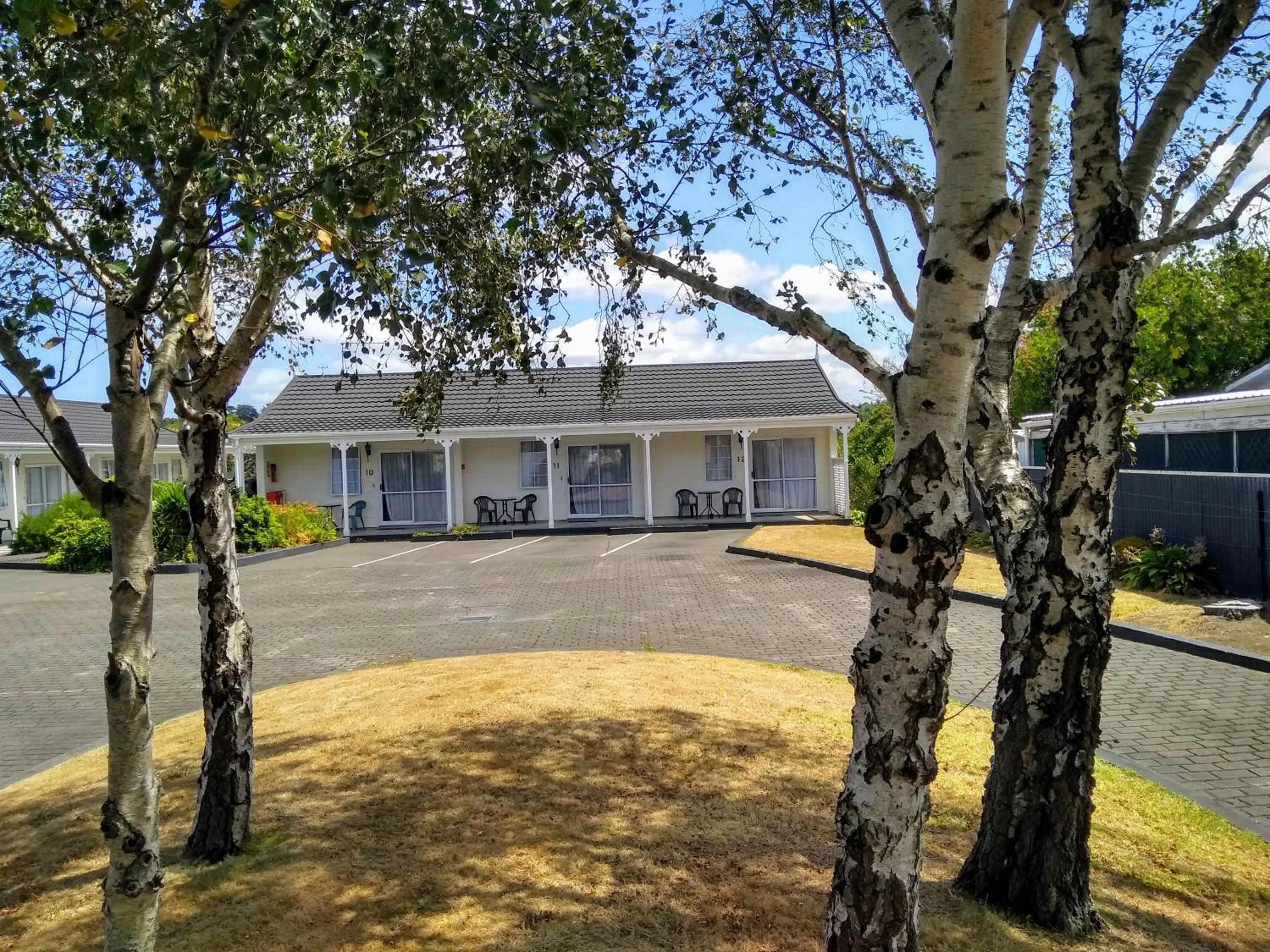 Garden view in Kings Court Motel