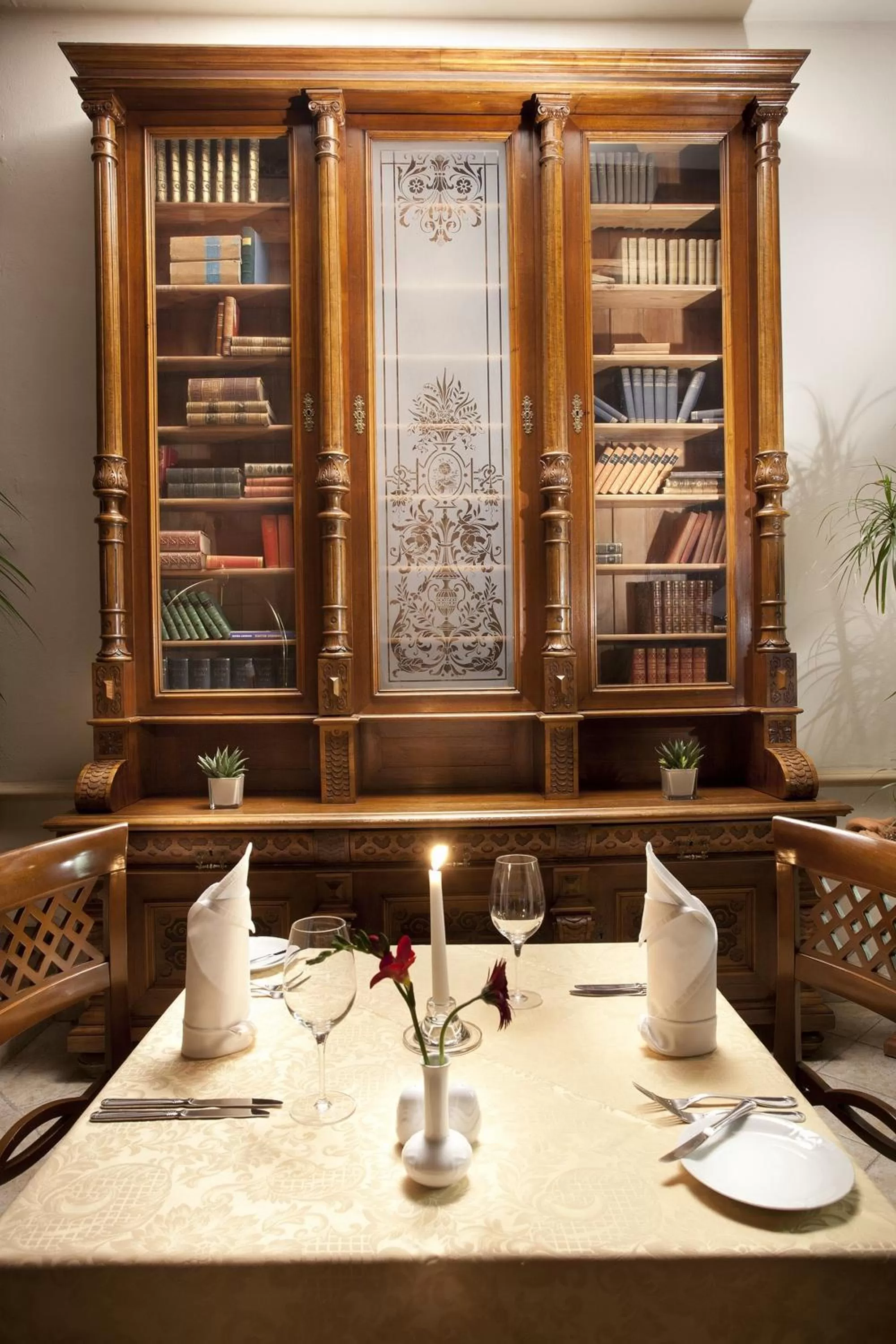 Restaurant/places to eat in Green Garden Hotel