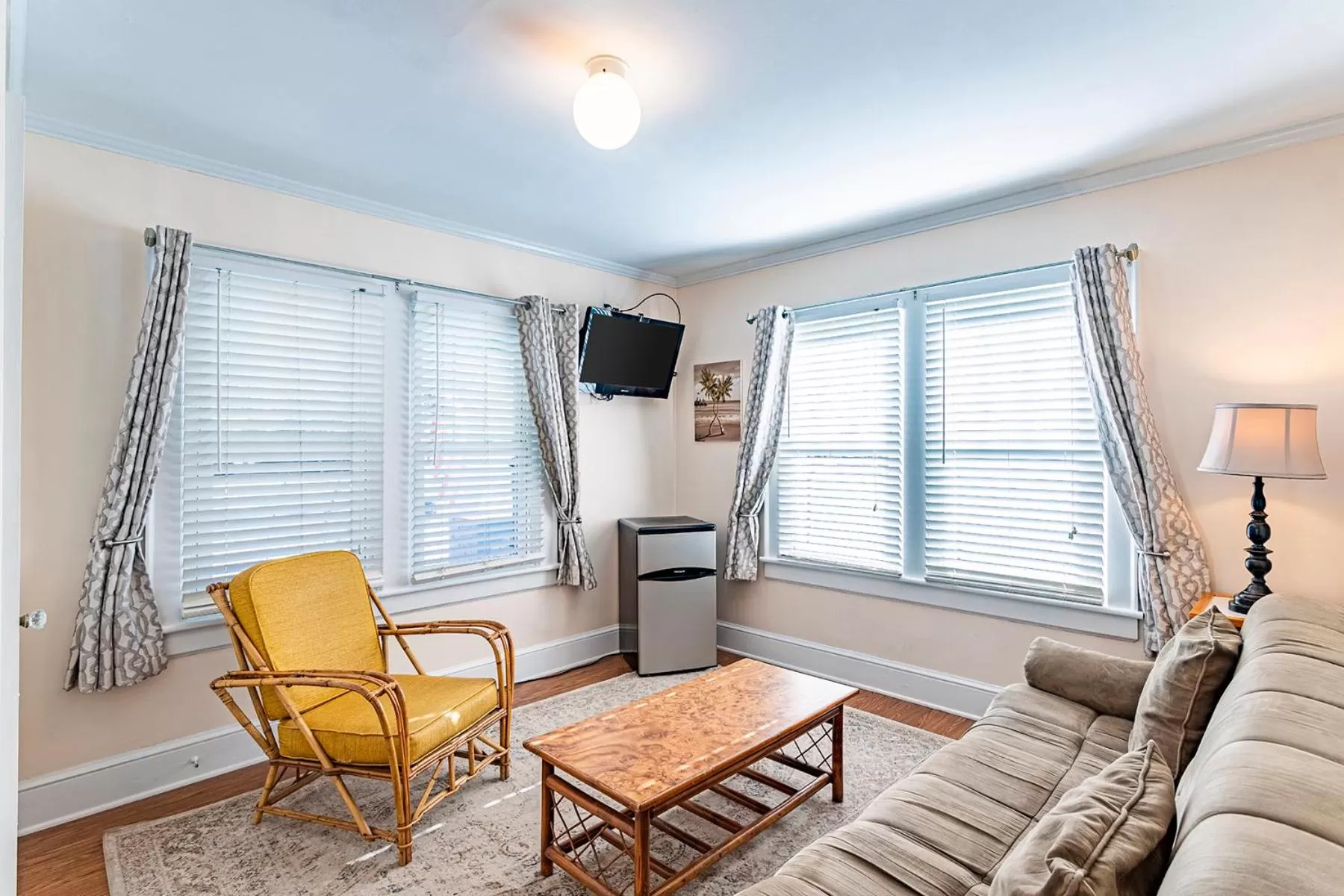 Living room, Seating Area in Island Motel OBX