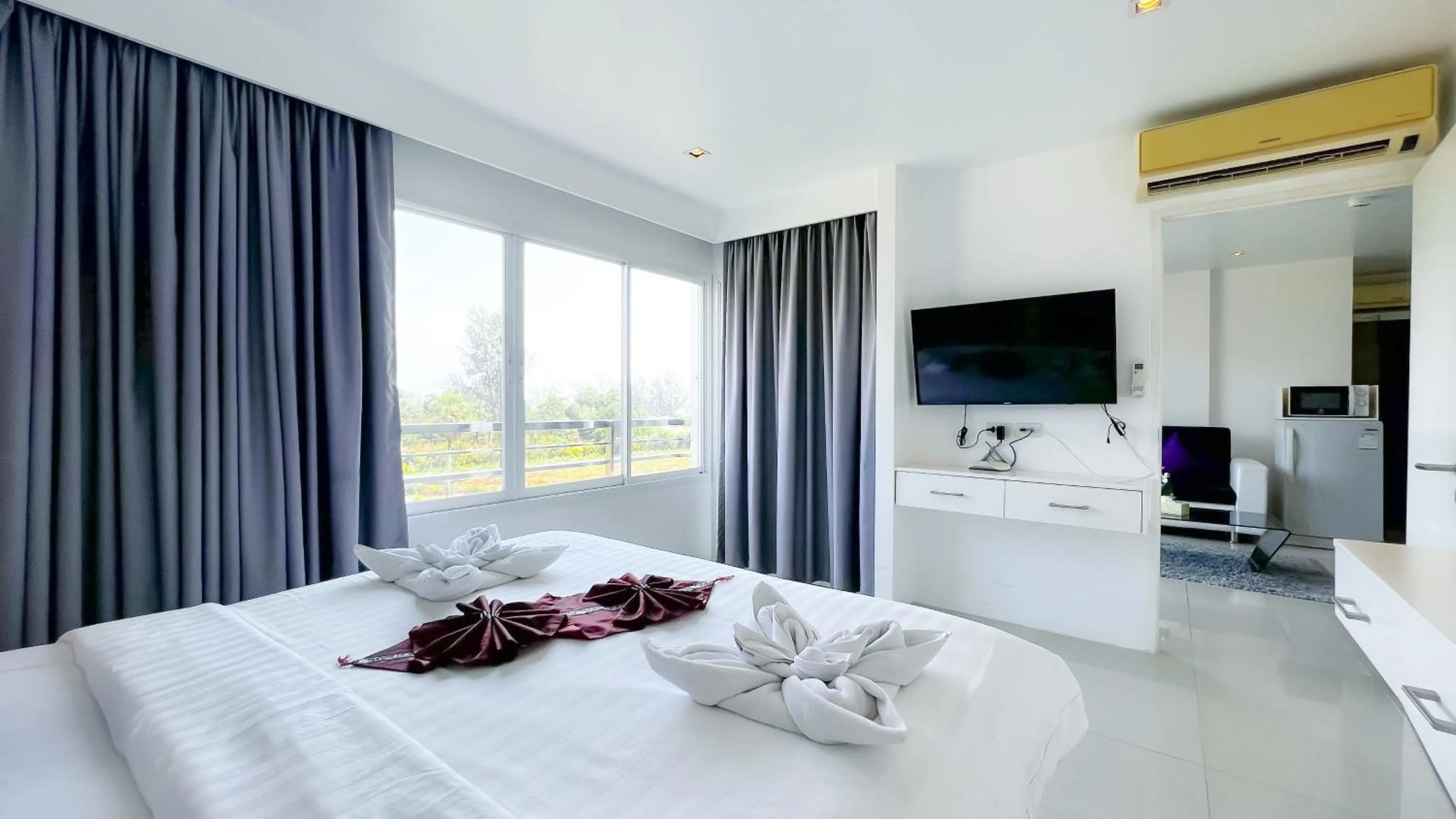 Bed in Grand Sunset Hotel Phuket