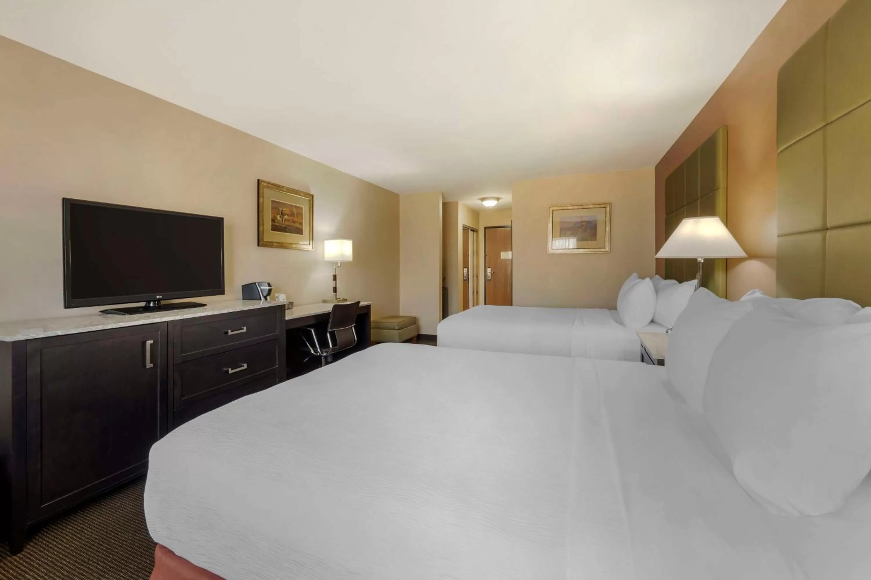 Bedroom, Bed in Best Western Plus Country Inn & Suites