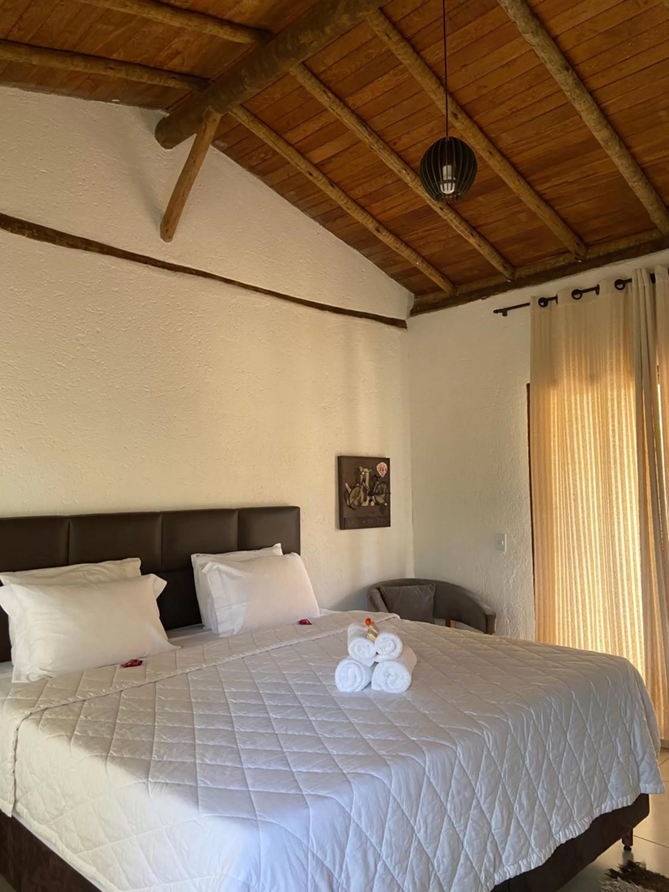 Bed in A Mi Manera Pousada , cerveja própria e Bistrô !