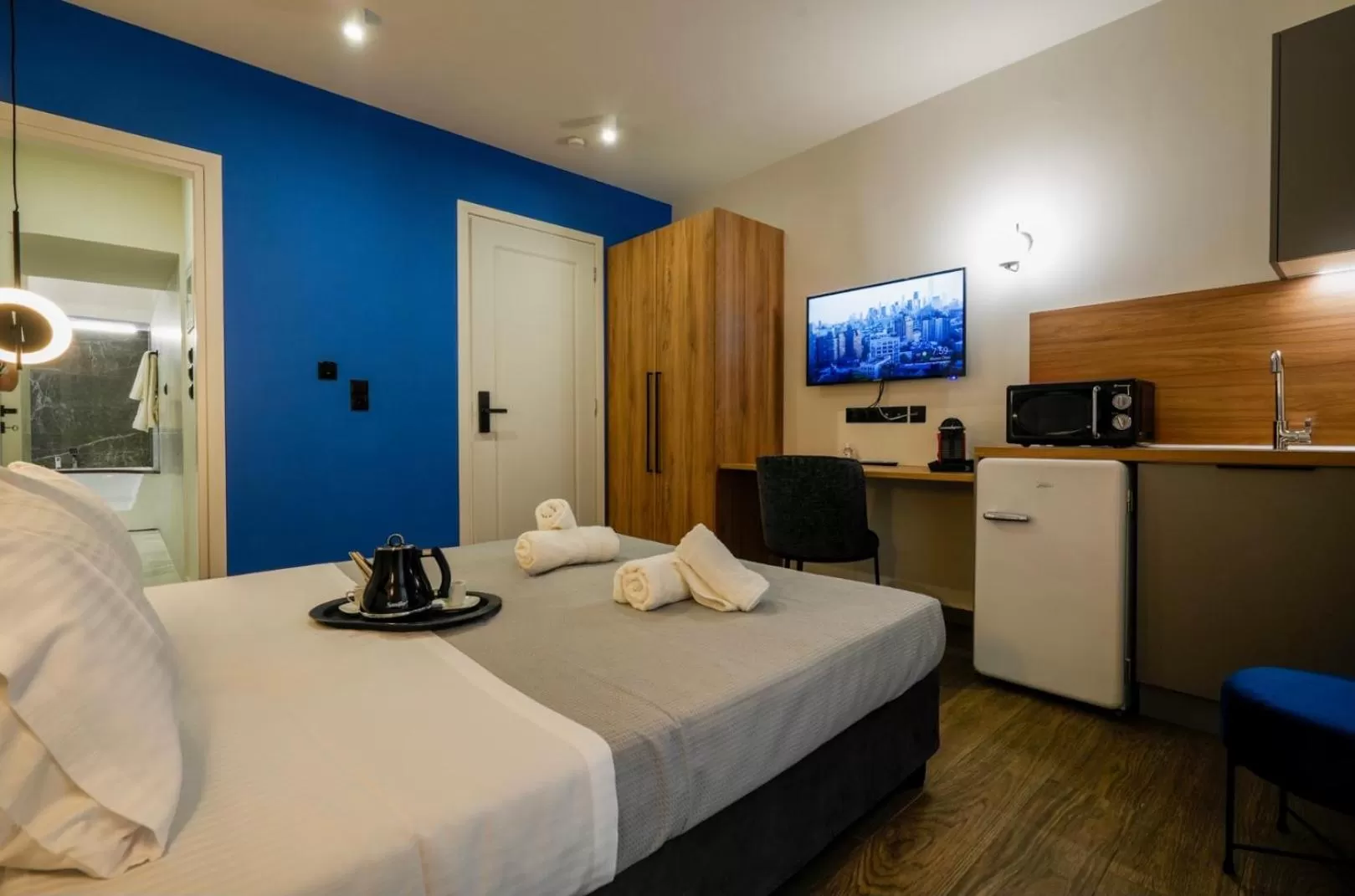 Photo of the whole room, Bed in CASA DIVINUS SUITES