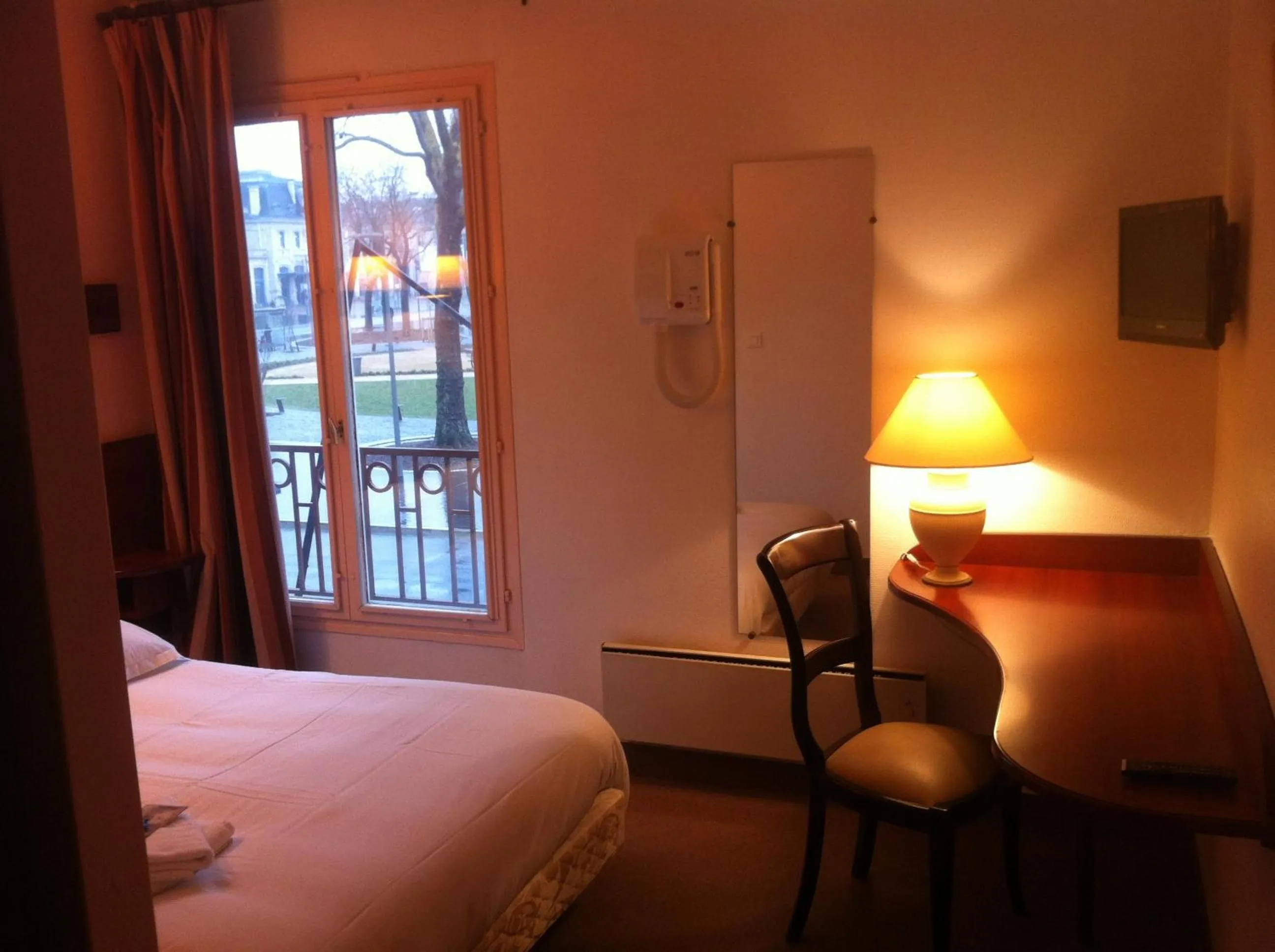 Photo of the whole room, Bed in Hotel Couleurs Sud Centre-ville Gare Charleville-Mézières