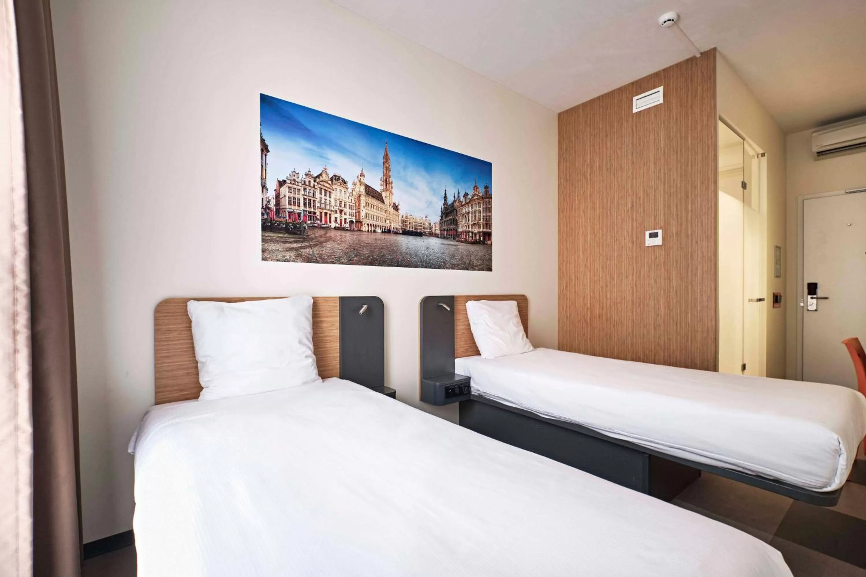 Bed in easyHotel Brussels City Centre