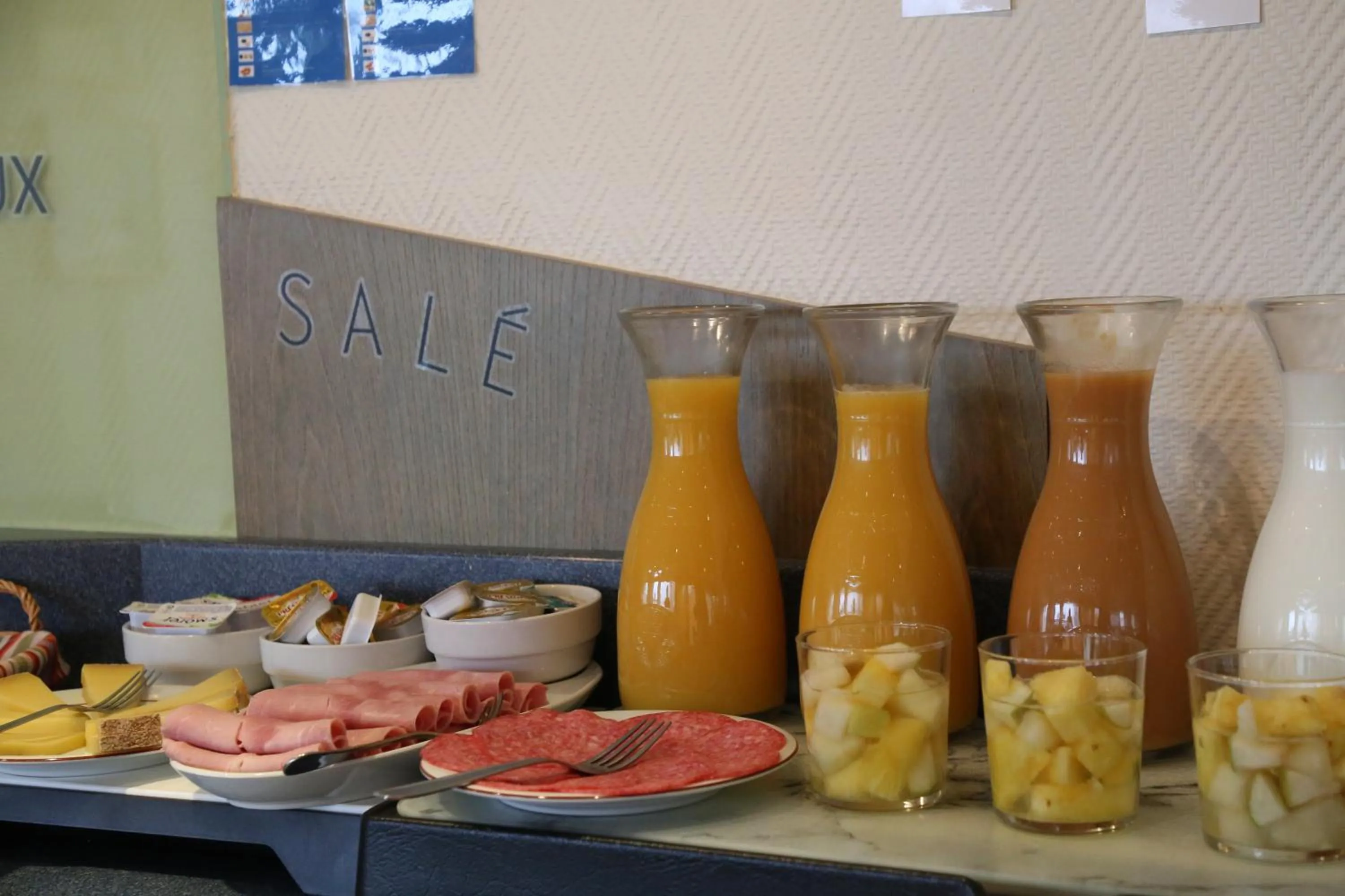 Buffet breakfast in ibis Styles Orléans