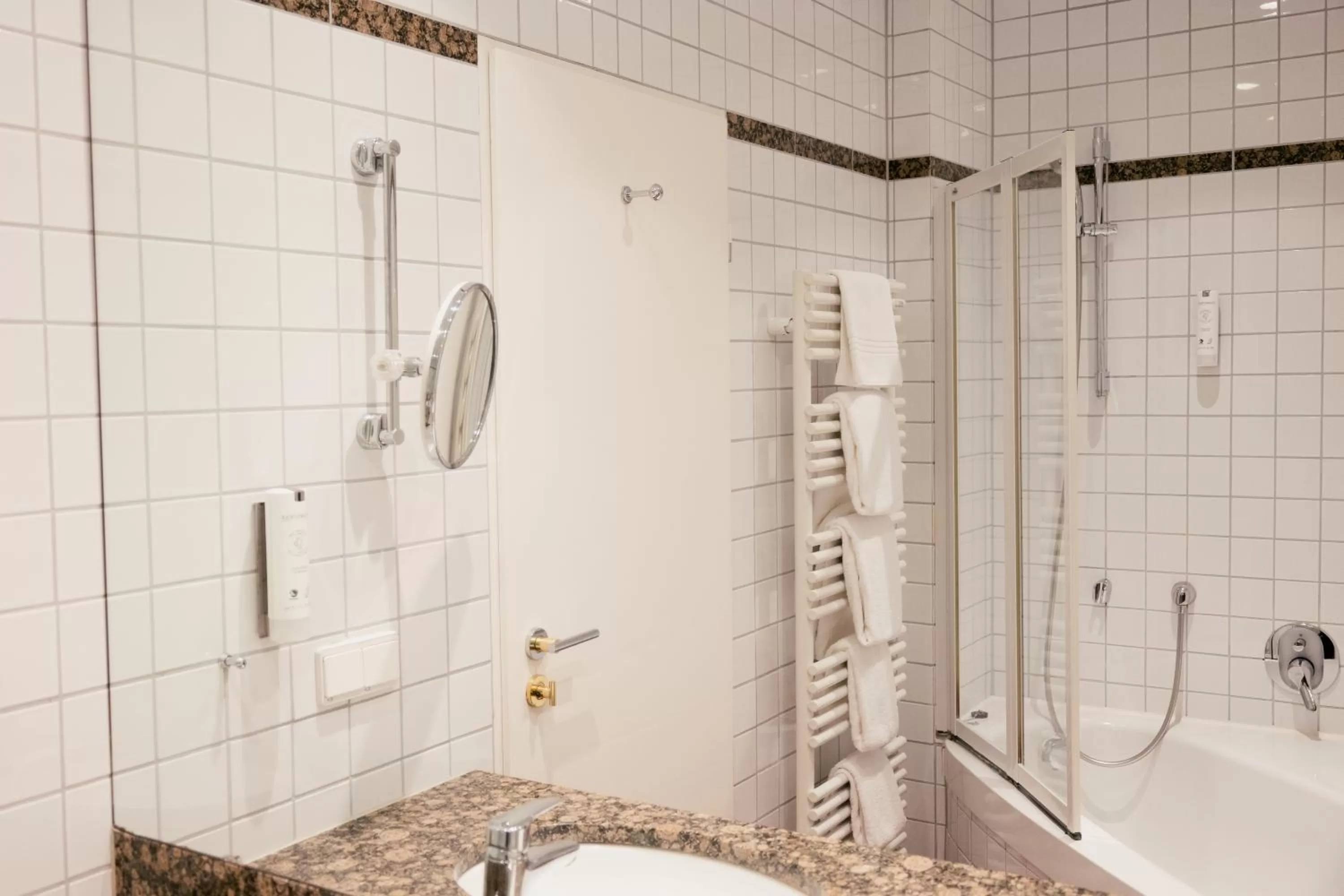 Toilet in DOM Hotel LIMBURG