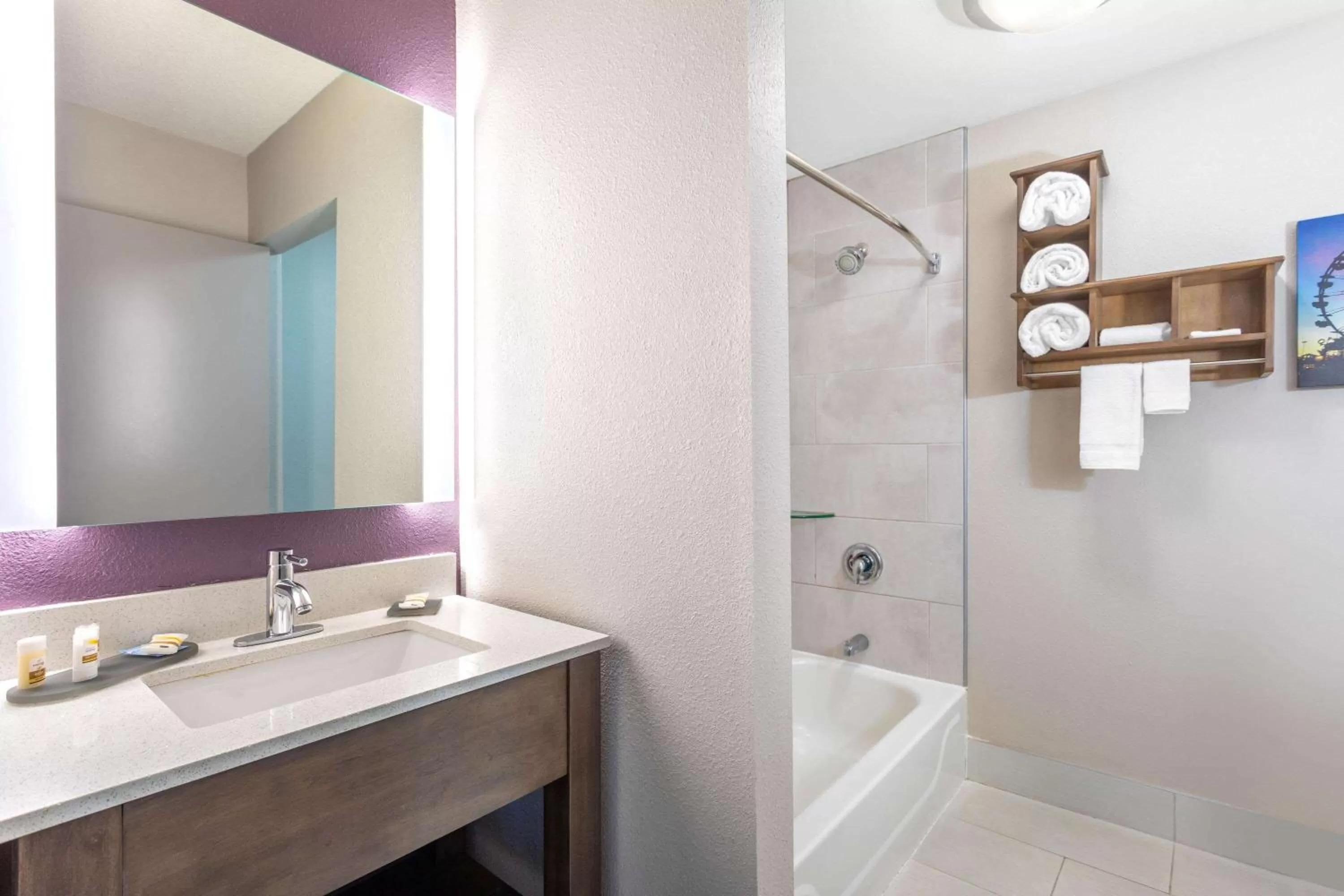 Bathroom in La Quinta by Wyndham Hopkinsville