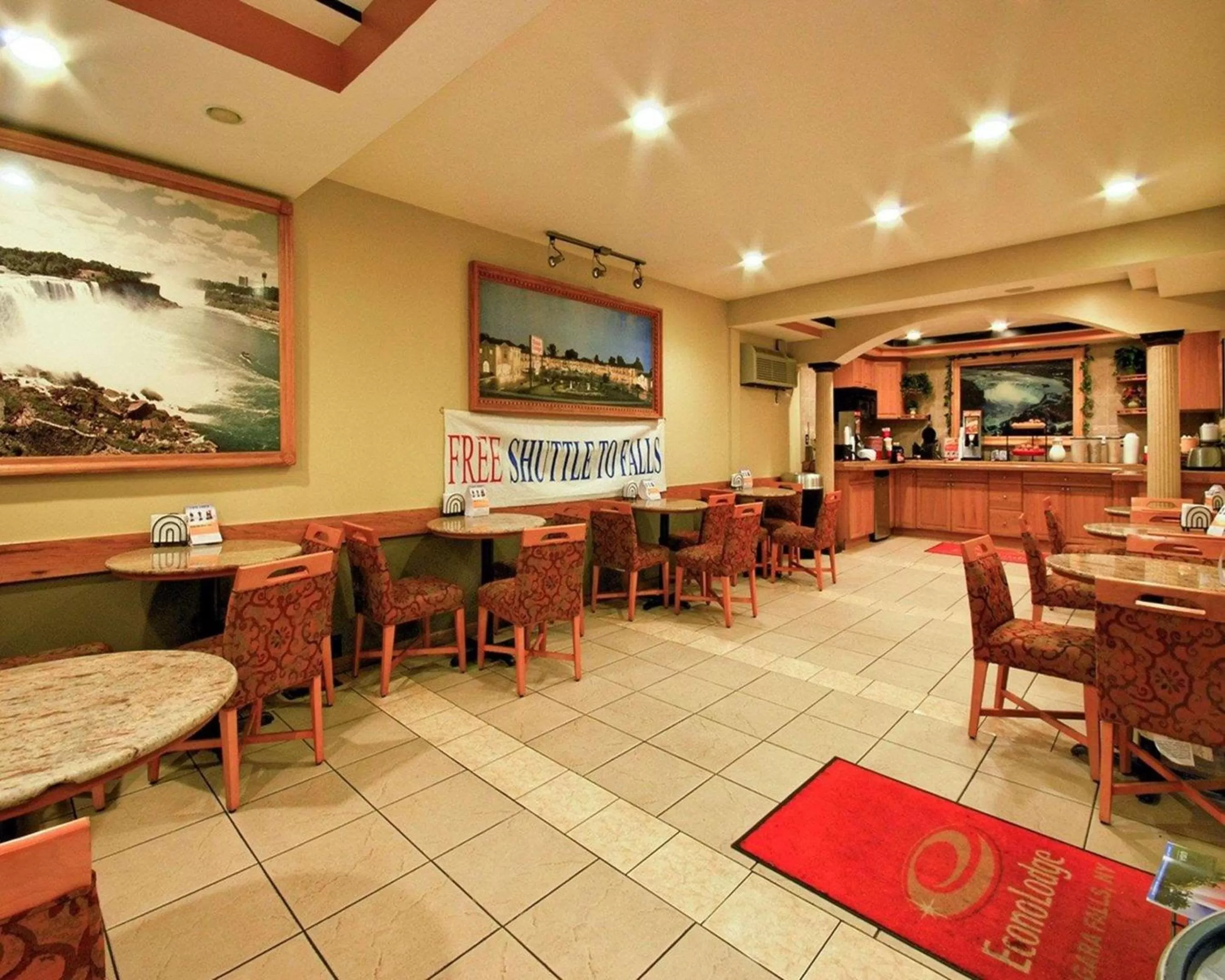 Restaurant/places to eat in Econo Lodge at the Falls North