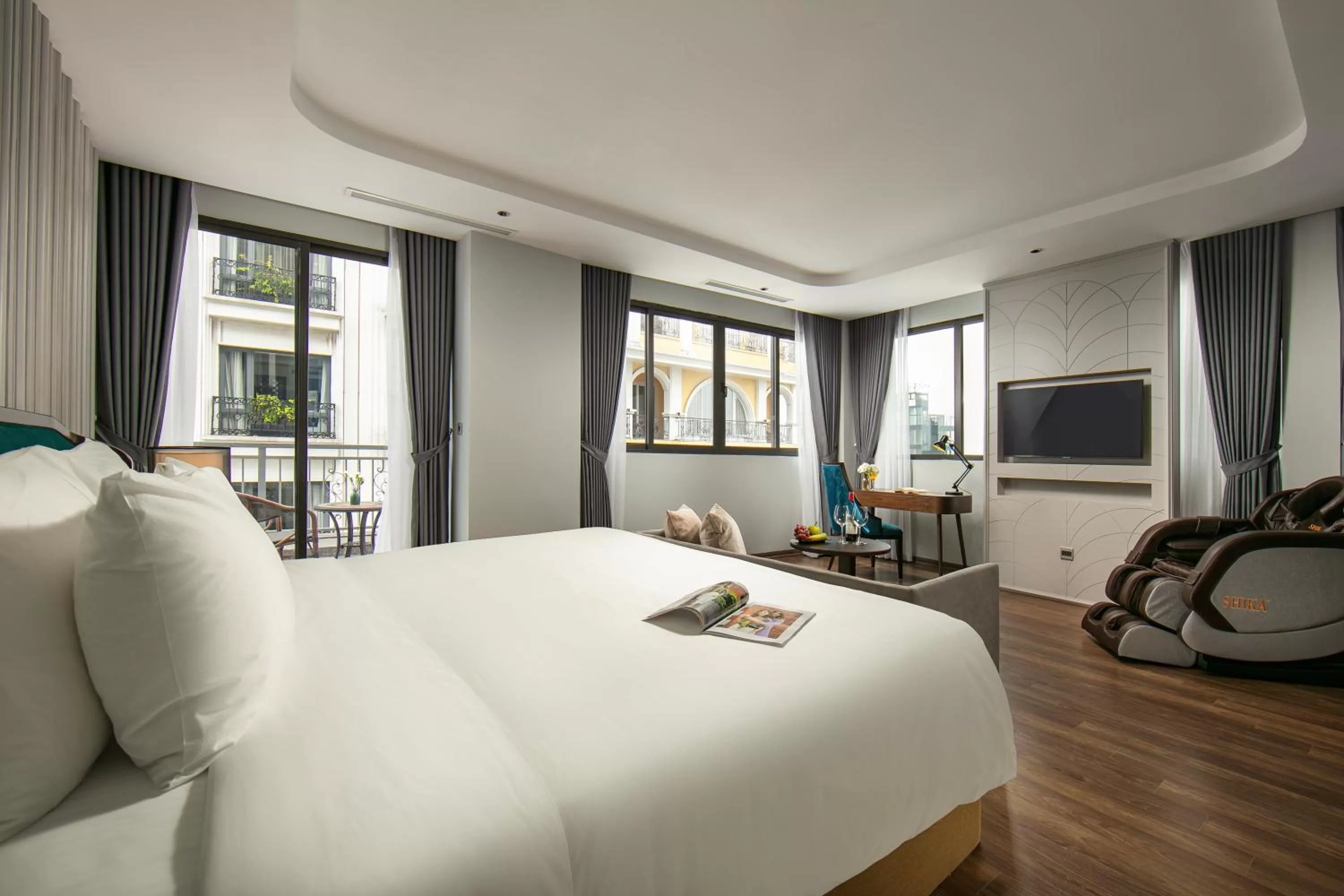 Massage, Bed in MAY DE VILLE Lakeside Hotel