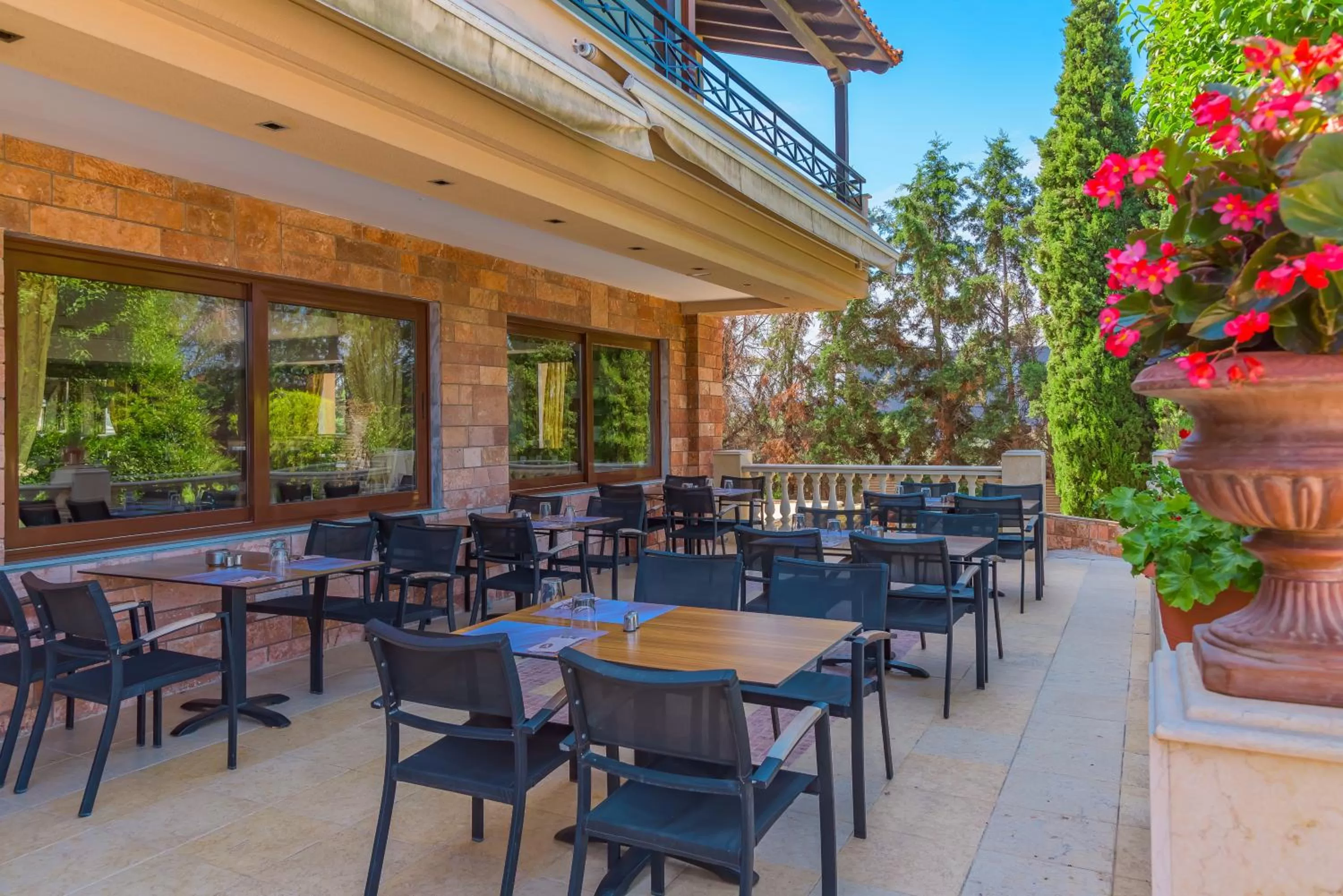 Restaurant/places to eat in Avalon Airport Hotel Thessaloniki