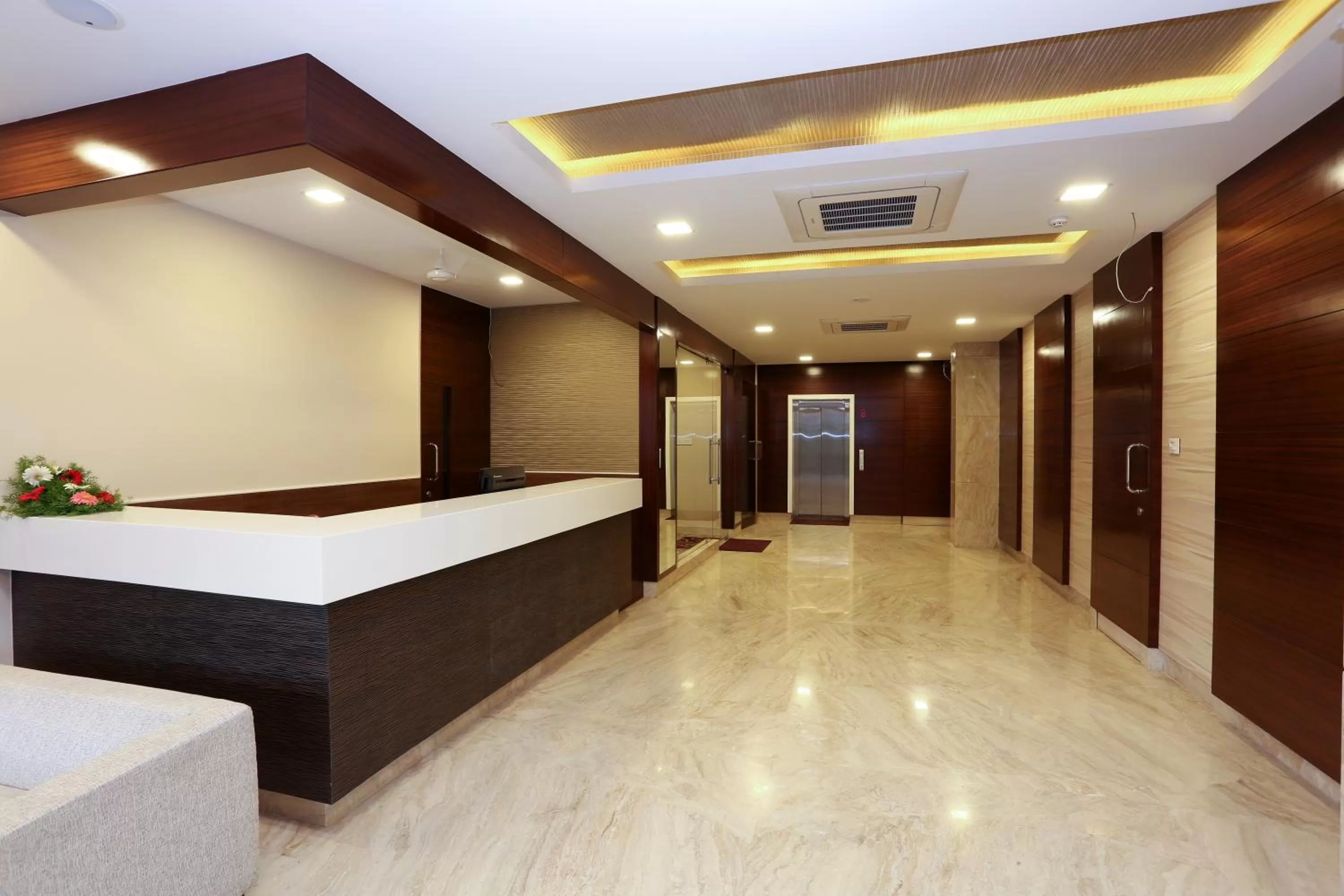 Lobby or reception in Fressotel Seetharam