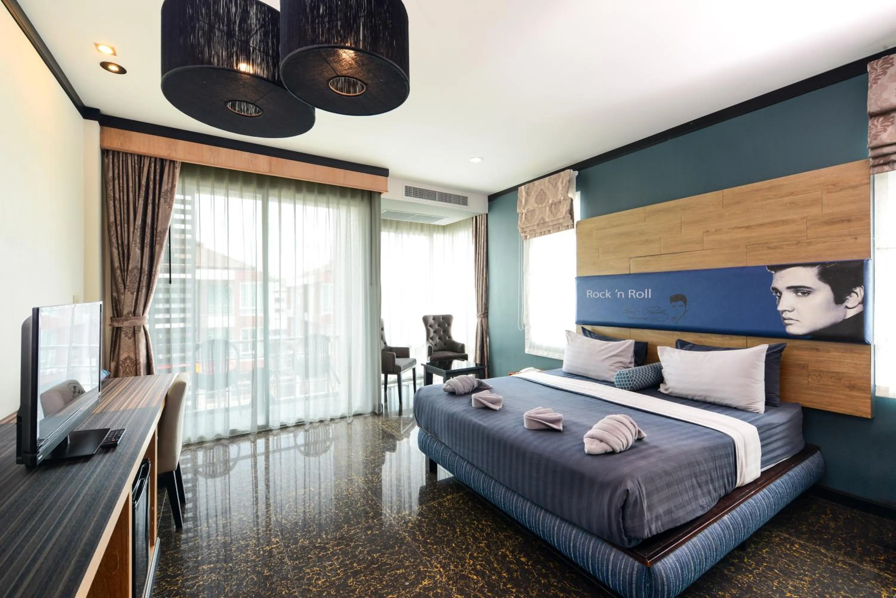 Bed in The River Scene