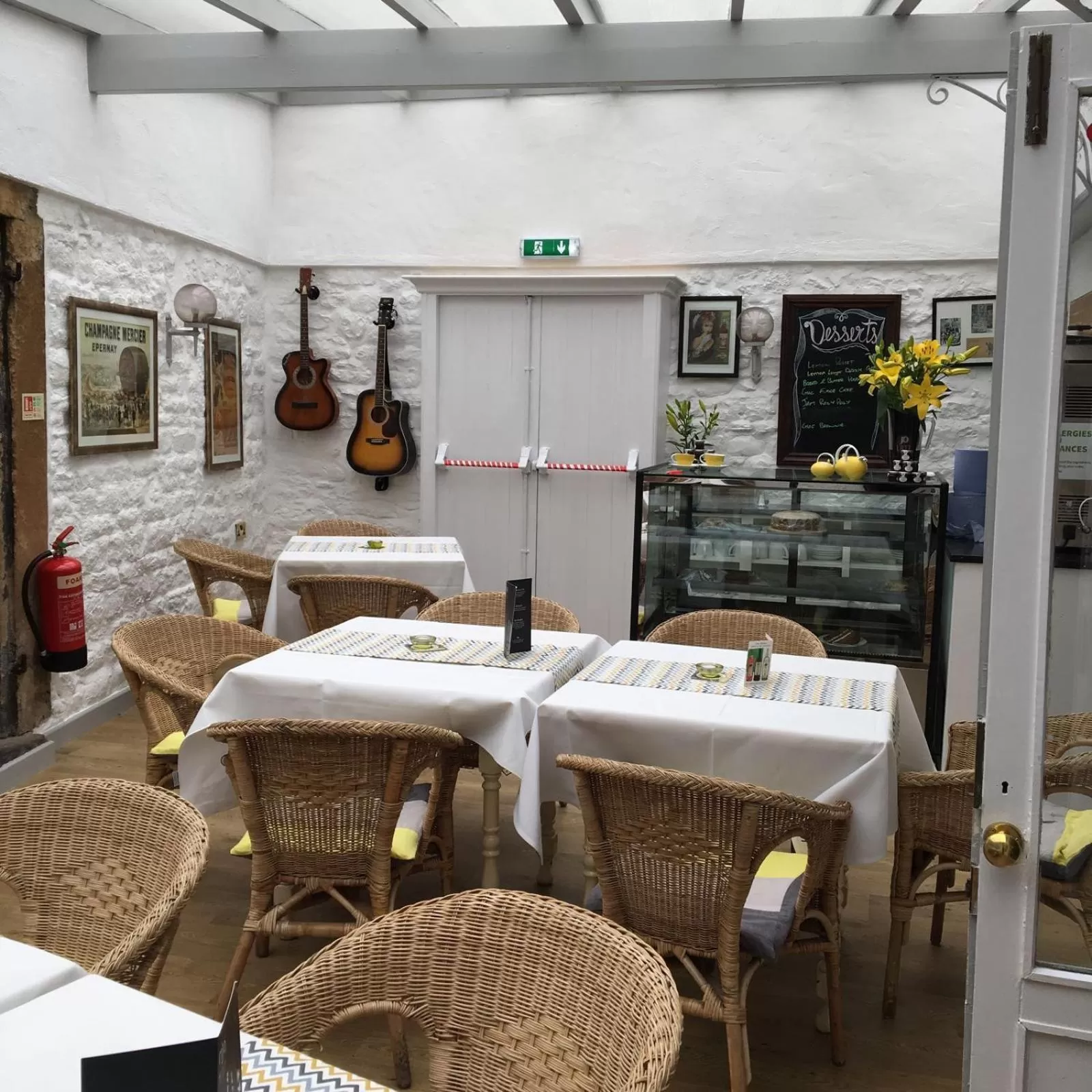 Restaurant/places to eat in The Old Well Inn