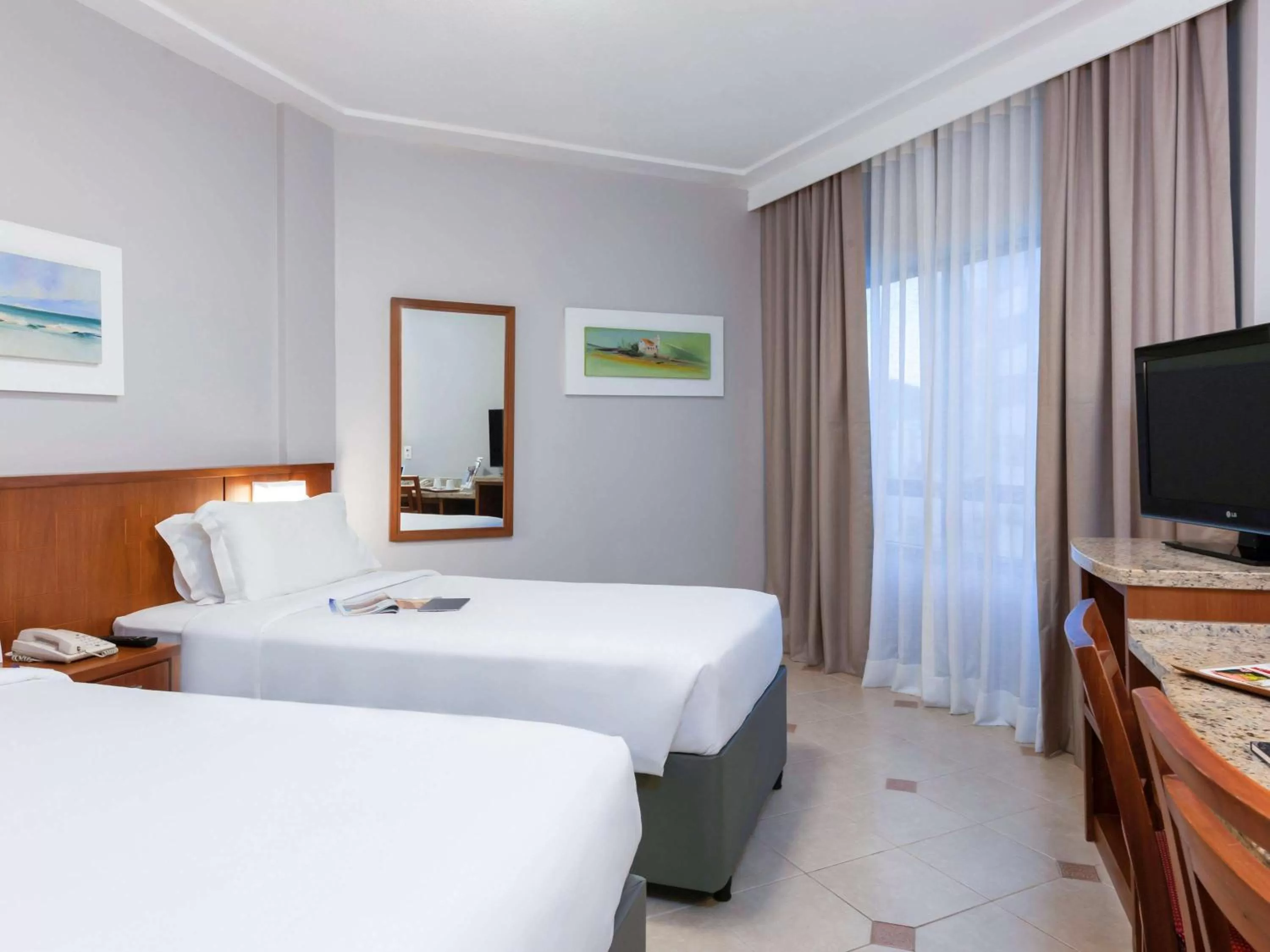 Photo of the whole room, Bed in Mercure Florianópolis