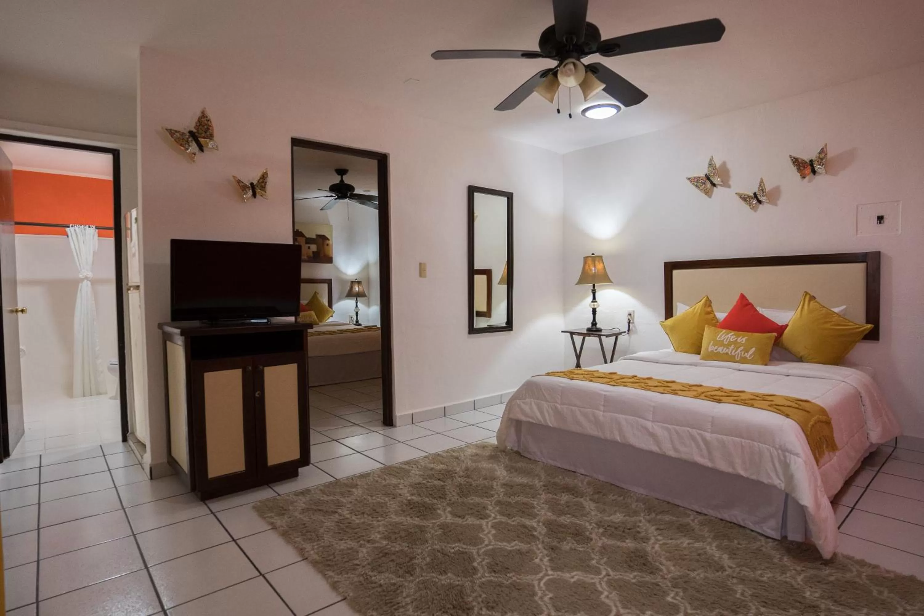 Photo of the whole room, Bed in Posada Mariposa Boutique Hotel - 5th Avenue